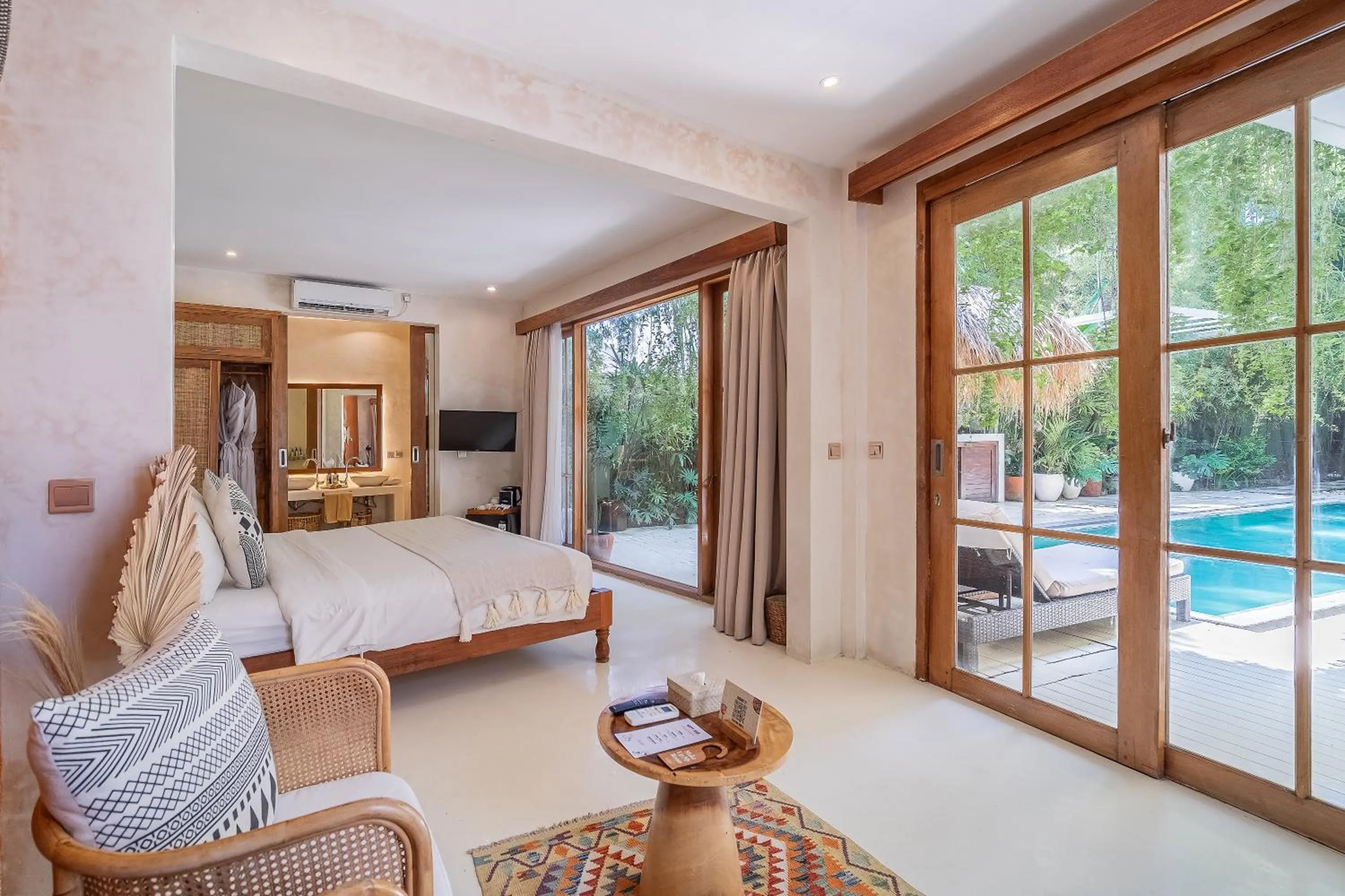 Photo of the whole room, Bed in White Goose Boutique Hotel