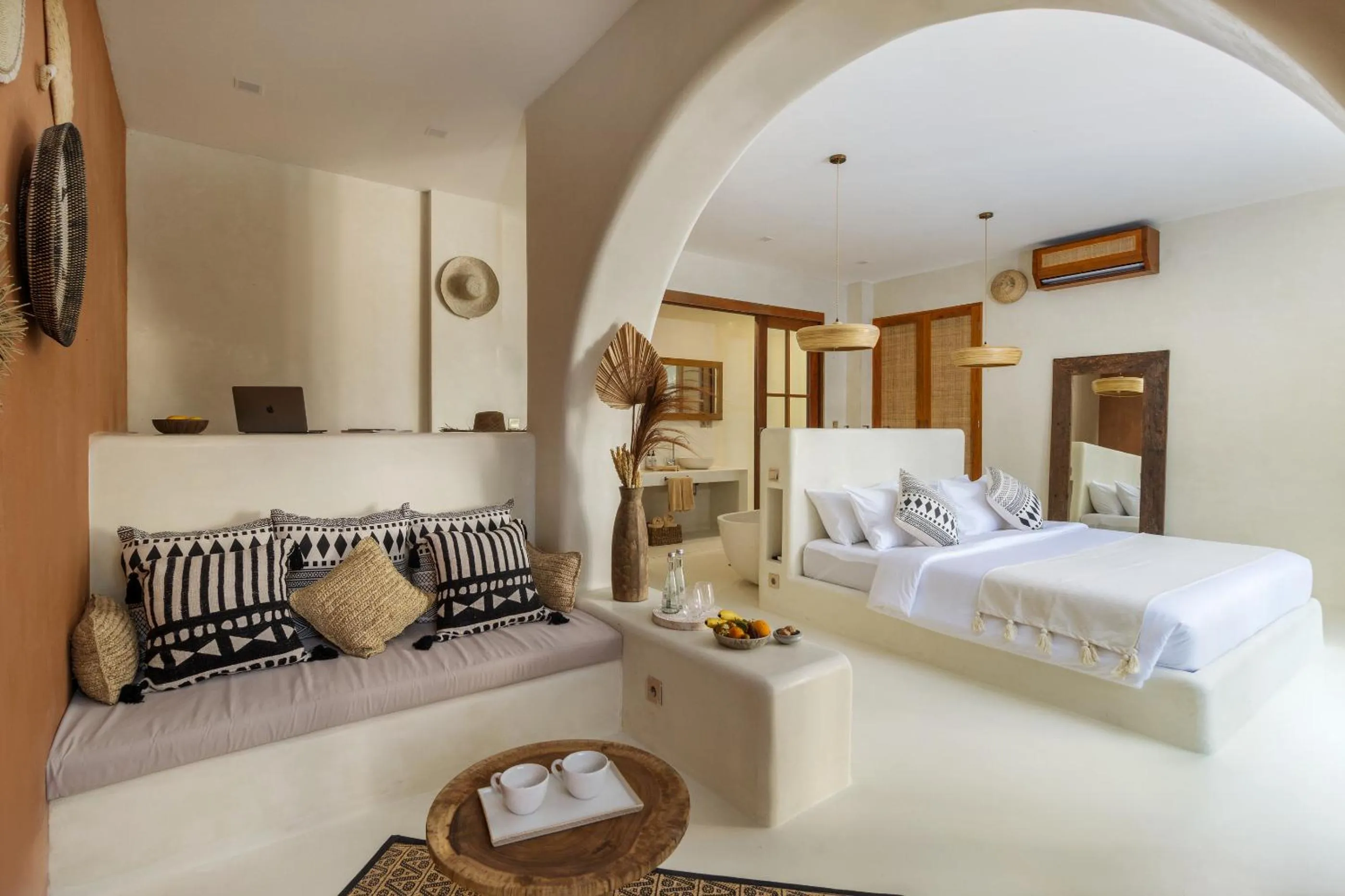 Living room, Bed in White Goose Boutique Hotel