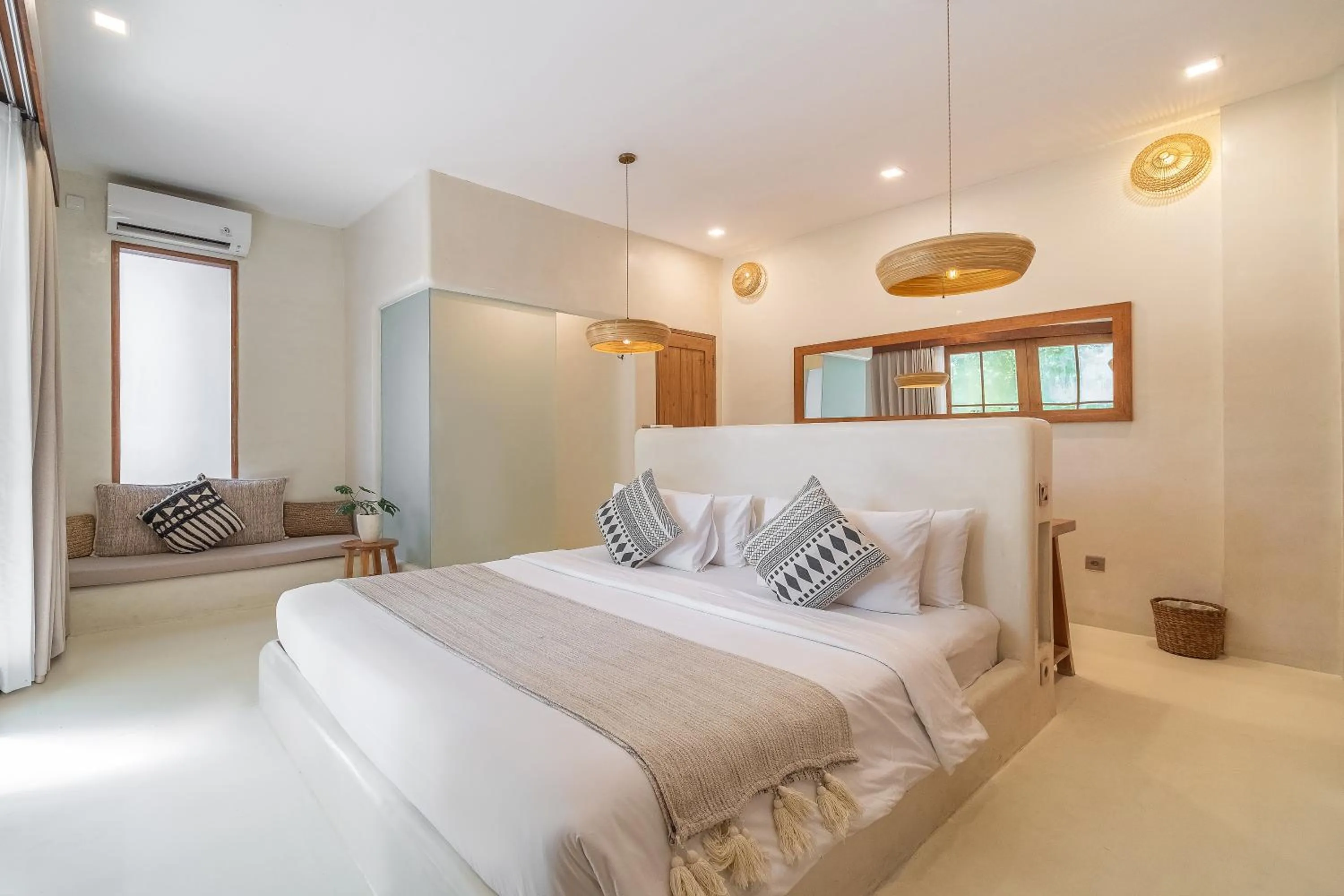 Bathroom, Bed in White Goose Boutique Hotel