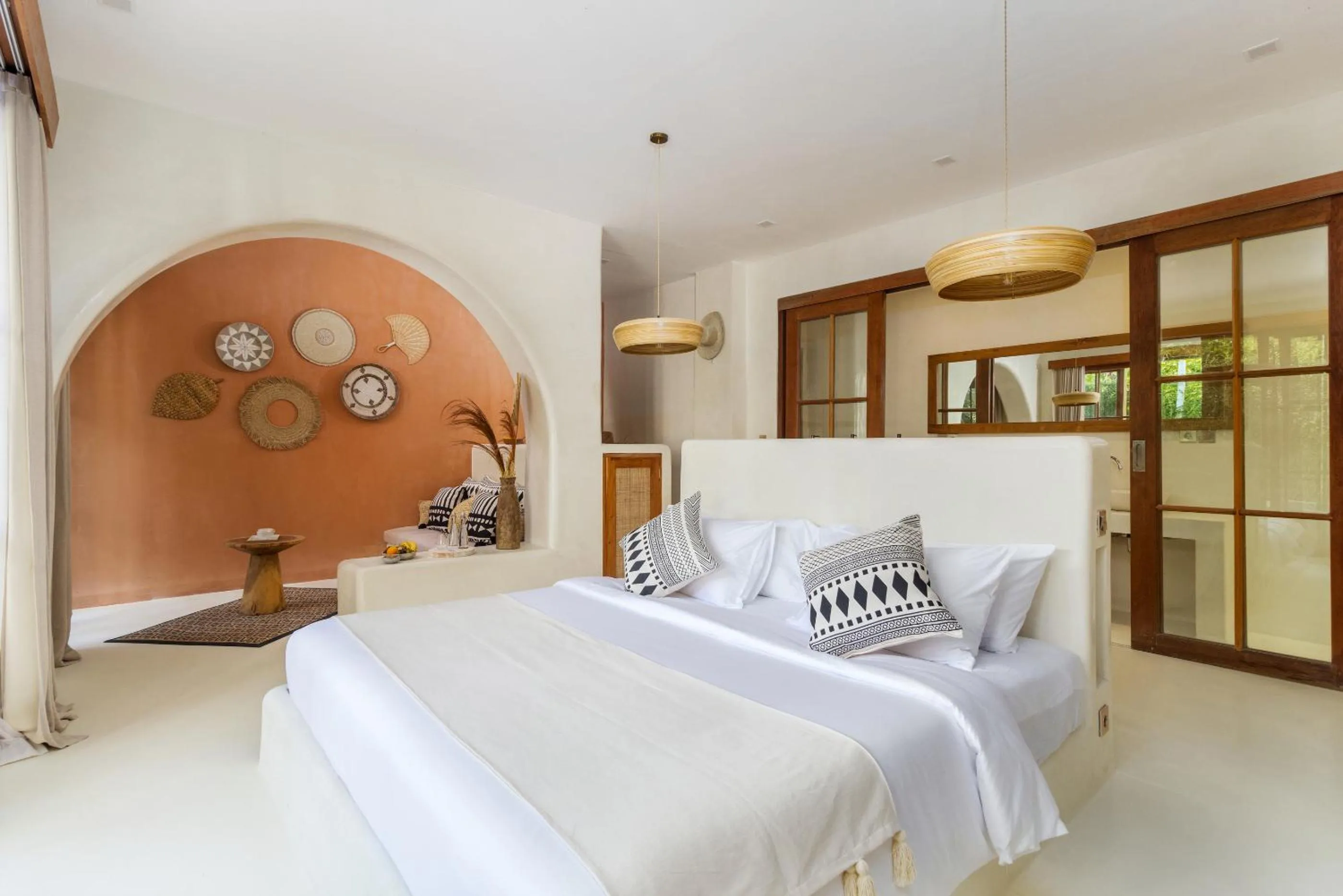 Photo of the whole room, Bed in White Goose Boutique Hotel