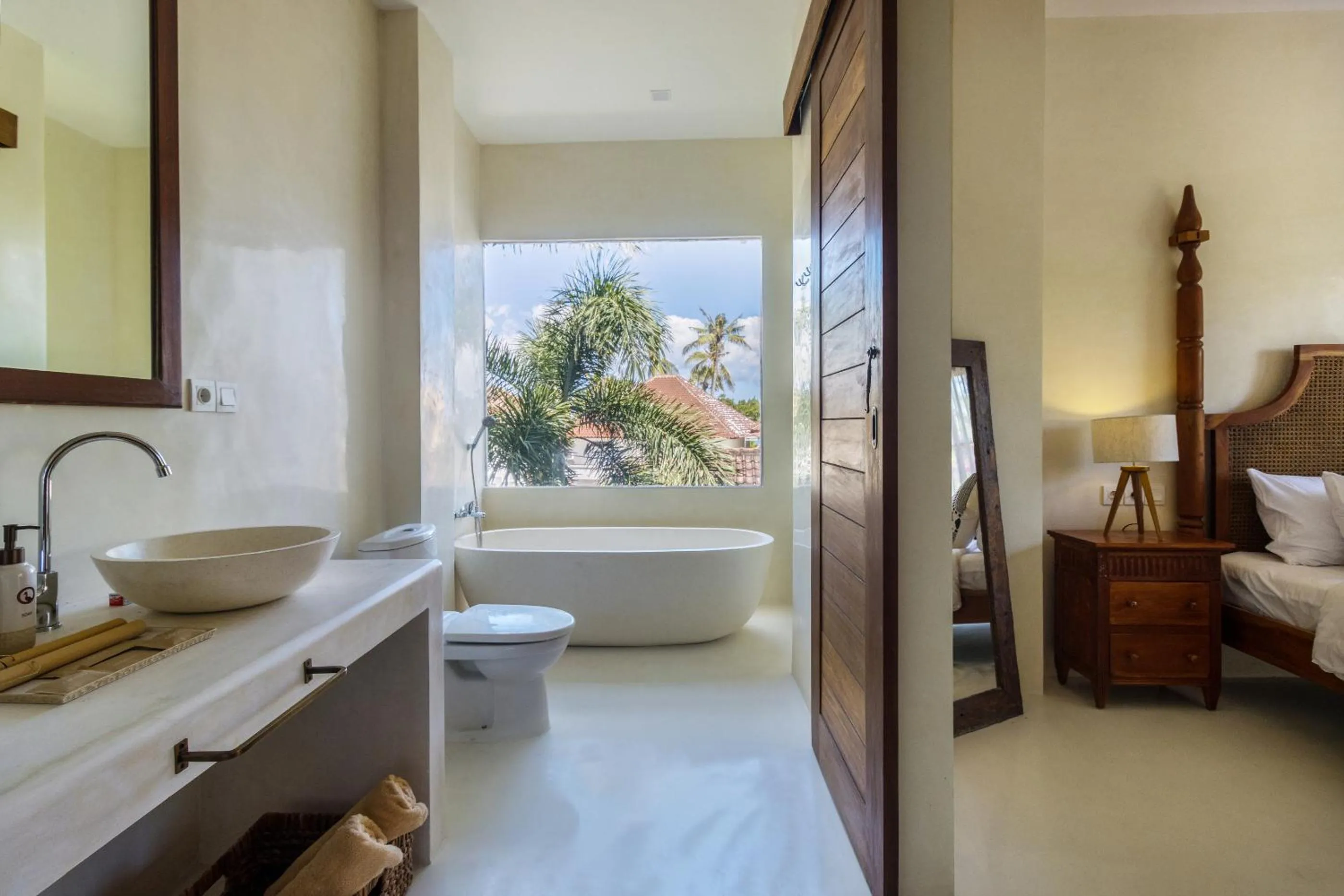 Shower, Bed in White Goose Boutique Hotel