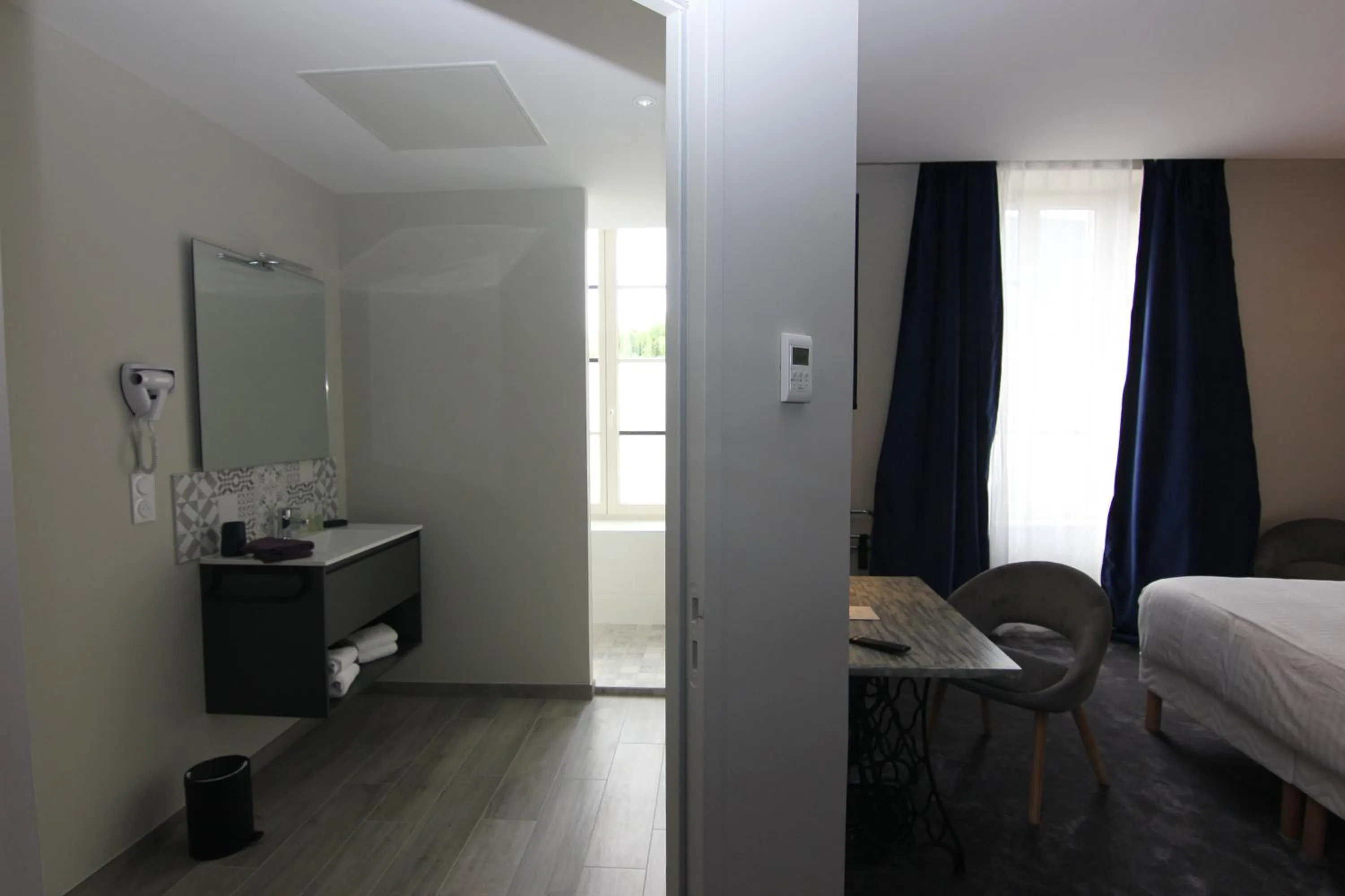 Photo of the whole room, Bed in Belle Normandy