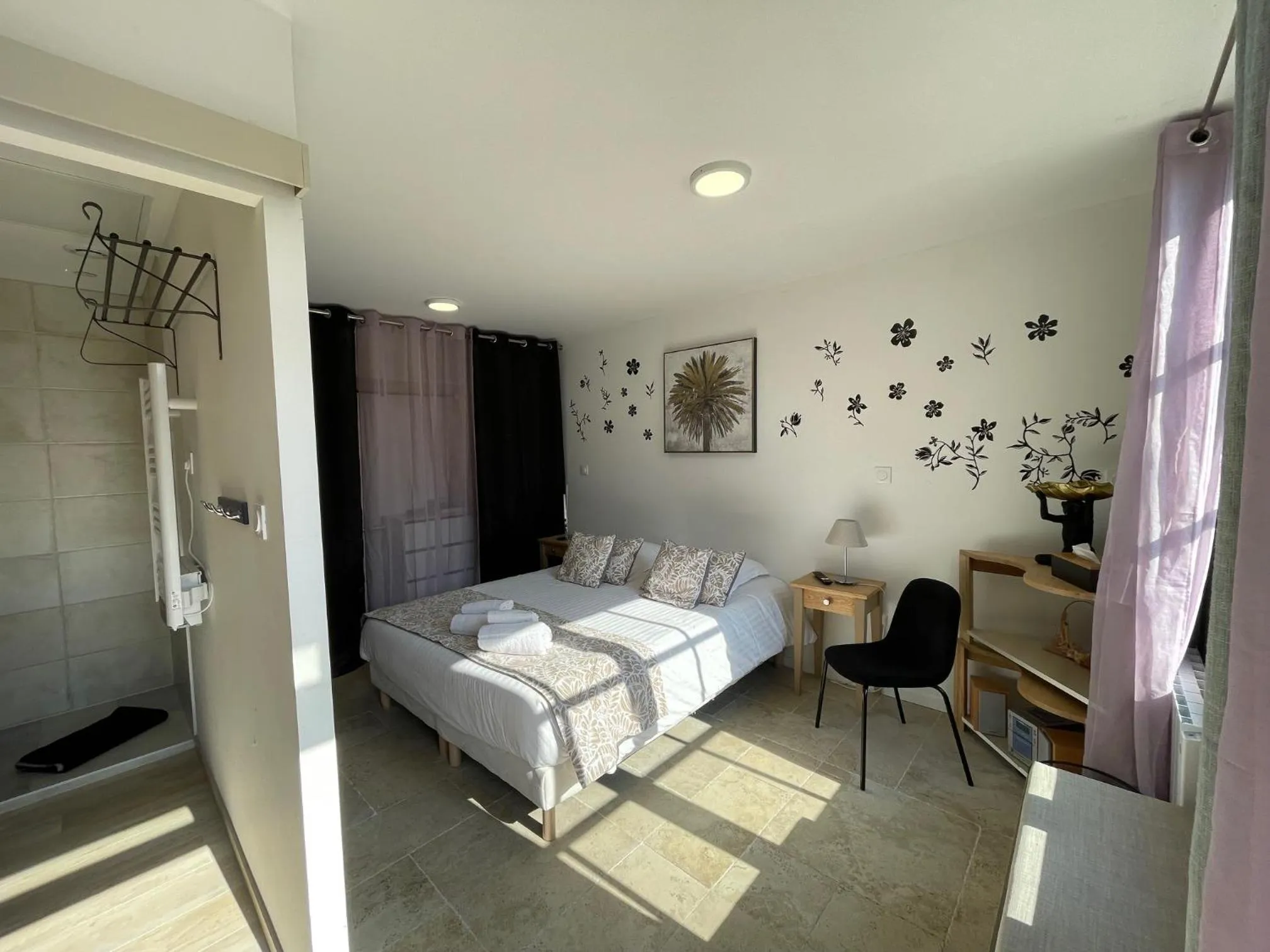 Bedroom, Bed in Belle Normandy