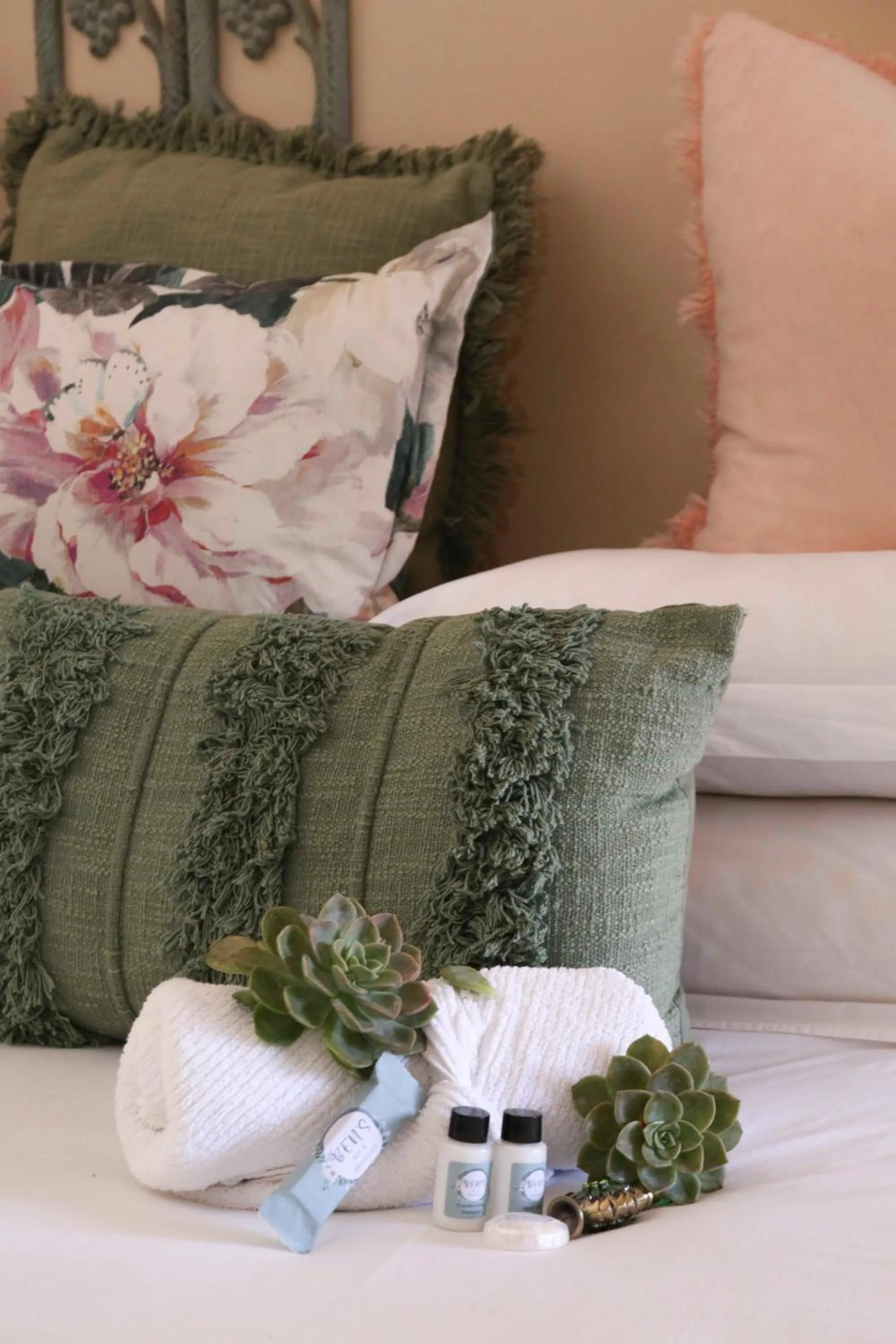 towels, Bed in Ben's Bed and Breakfast