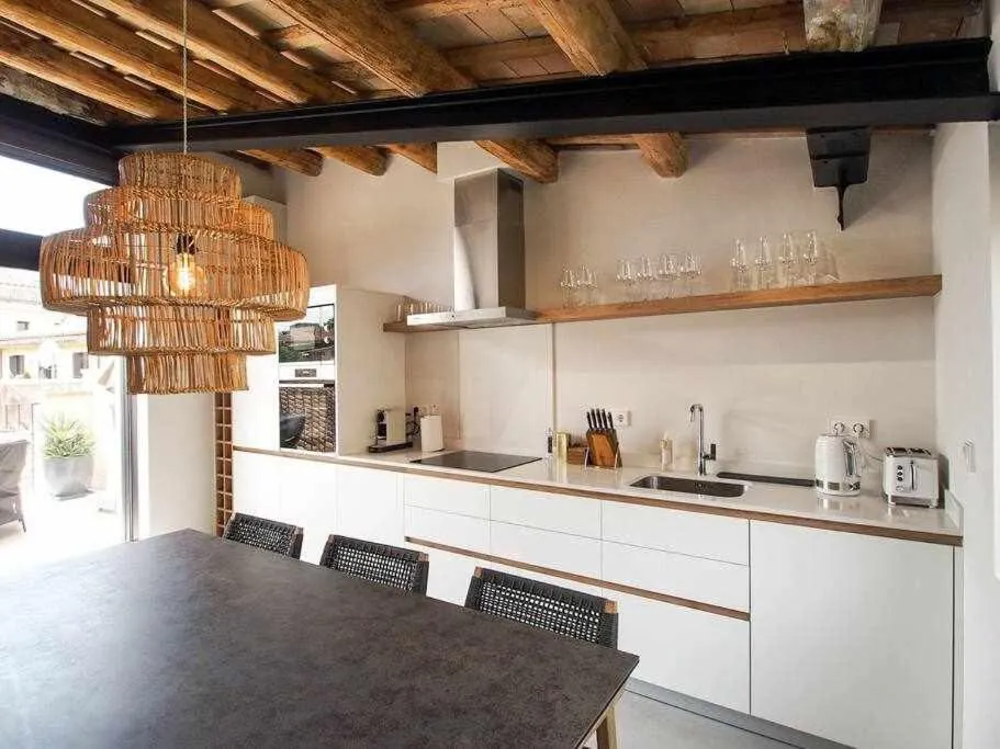 Velo Vern 3- Luxury penthouse w views of city wall