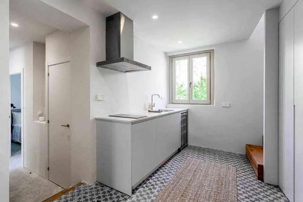 Velo Vern 3- Luxury penthouse w views of city wall