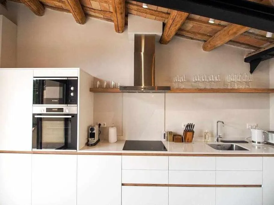 Velo Vern 3- Luxury penthouse w views of city wall