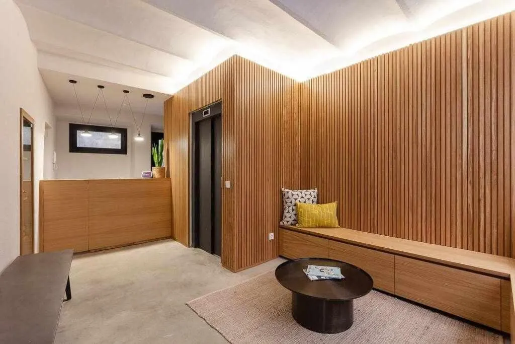 Bed in Velo Vern 3- Luxury penthouse w views of city wall