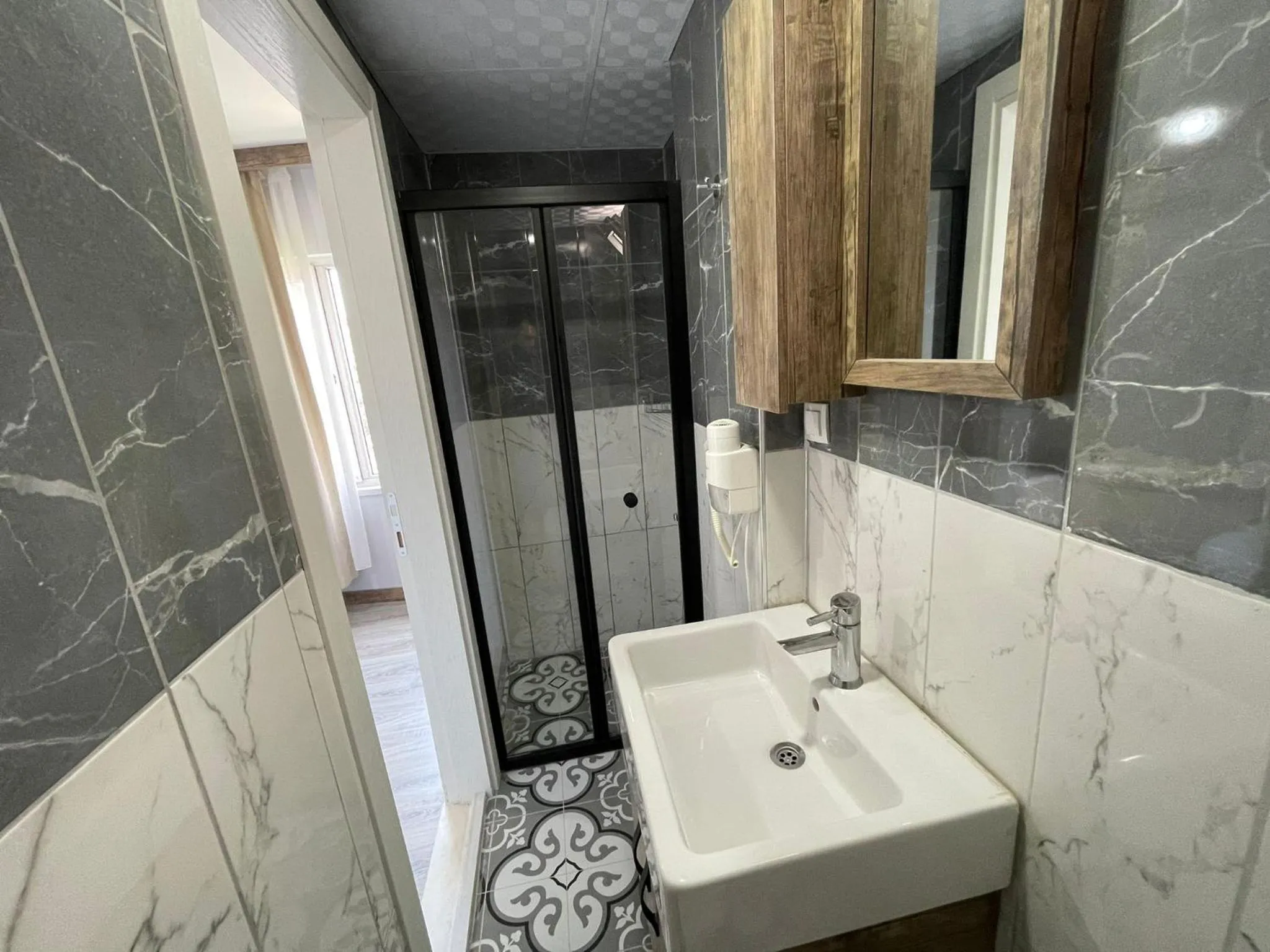 Shower in Seven City Hotel