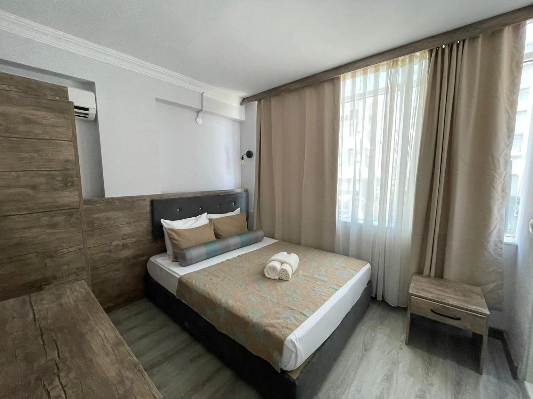 Photo of the whole room, Bed in Seven City Hotel