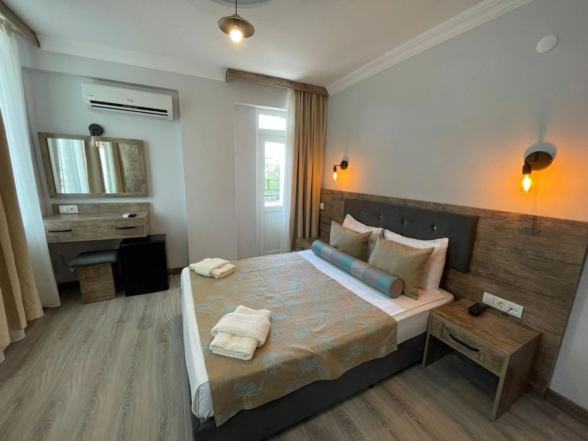 Photo of the whole room, Bed in Seven City Hotel