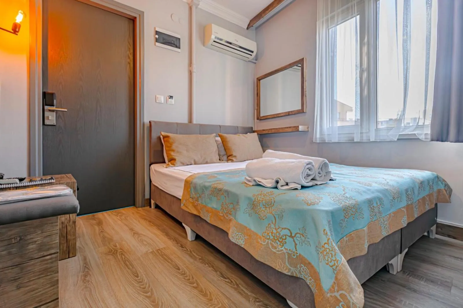 Bed in Seven City Hotel