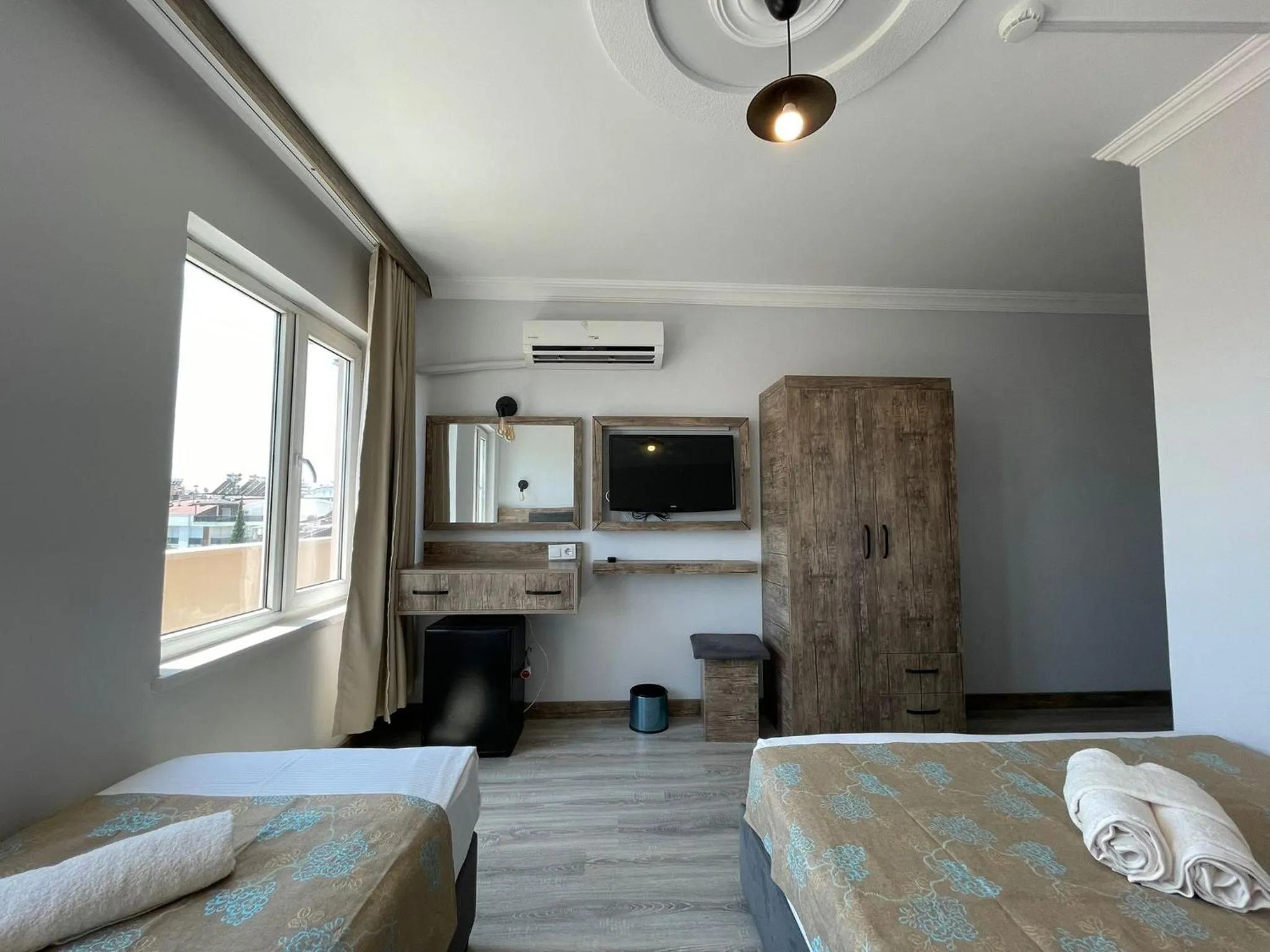 Photo of the whole room in Seven City Hotel