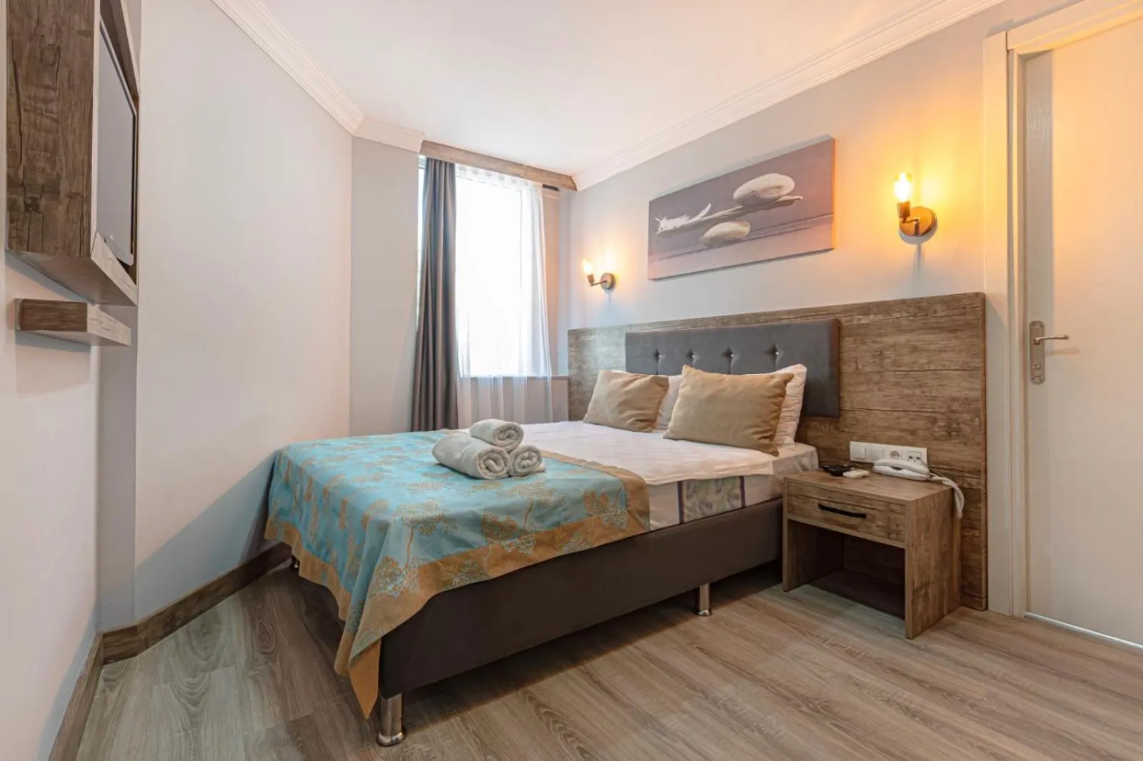 Bed in Seven City Hotel