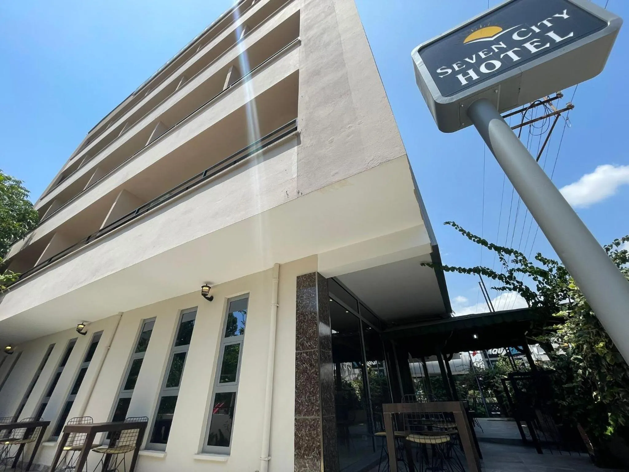 Facade/entrance in Seven City Hotel