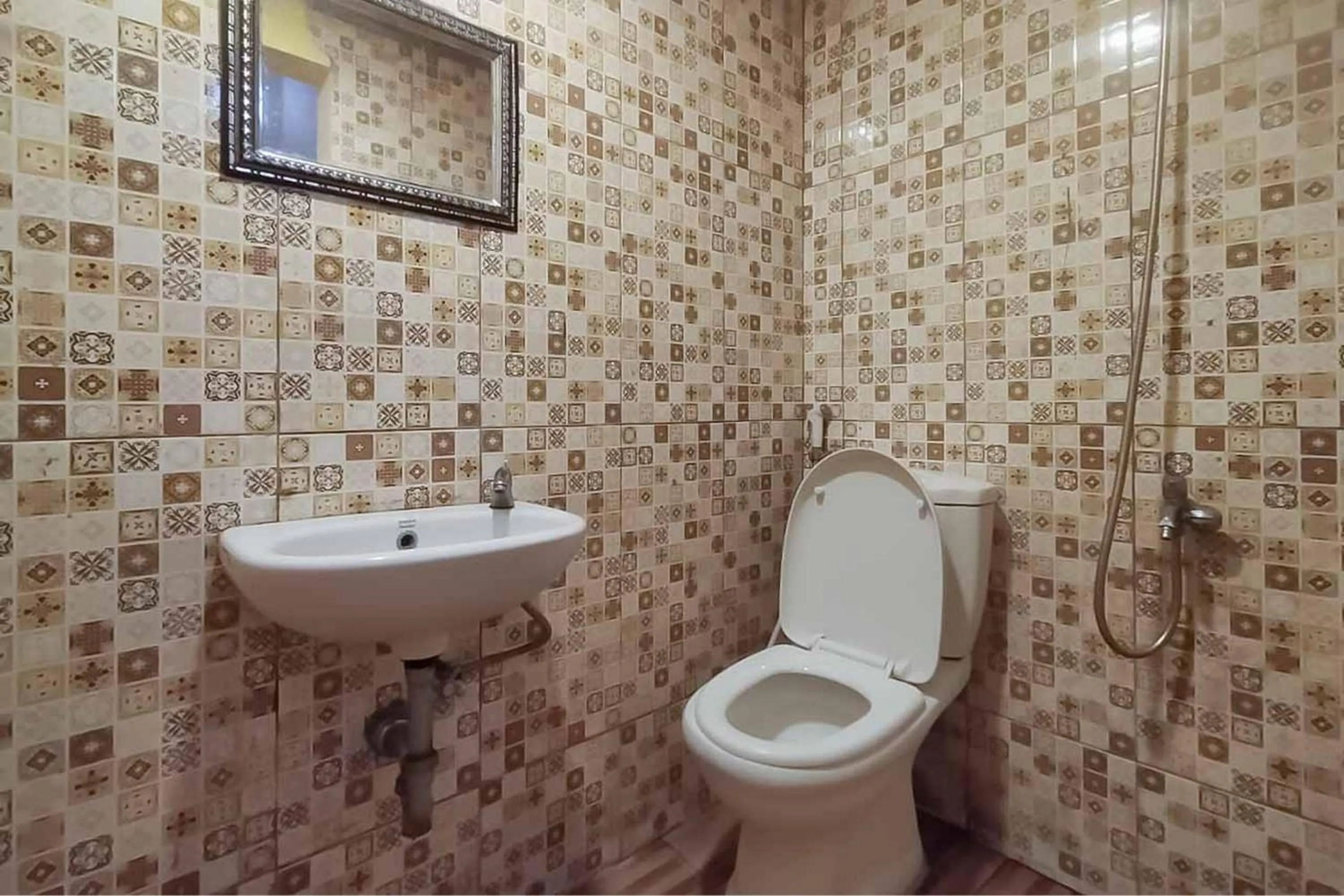 Bathroom in d'H Mansion La Rosa Syariah Sentul Mitra RedDoorz