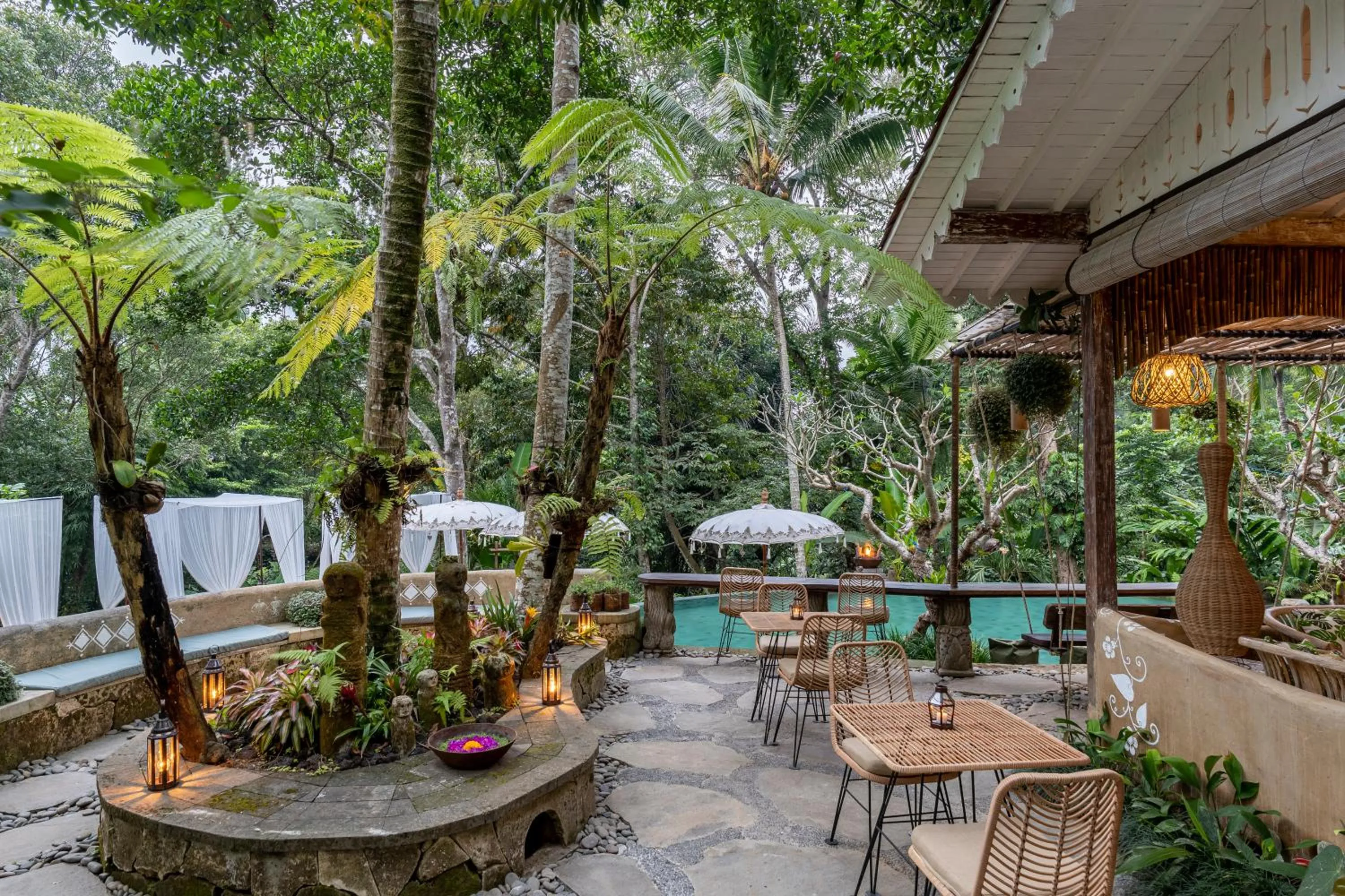 Restaurant/places to eat in Pramana Giri Kusuma