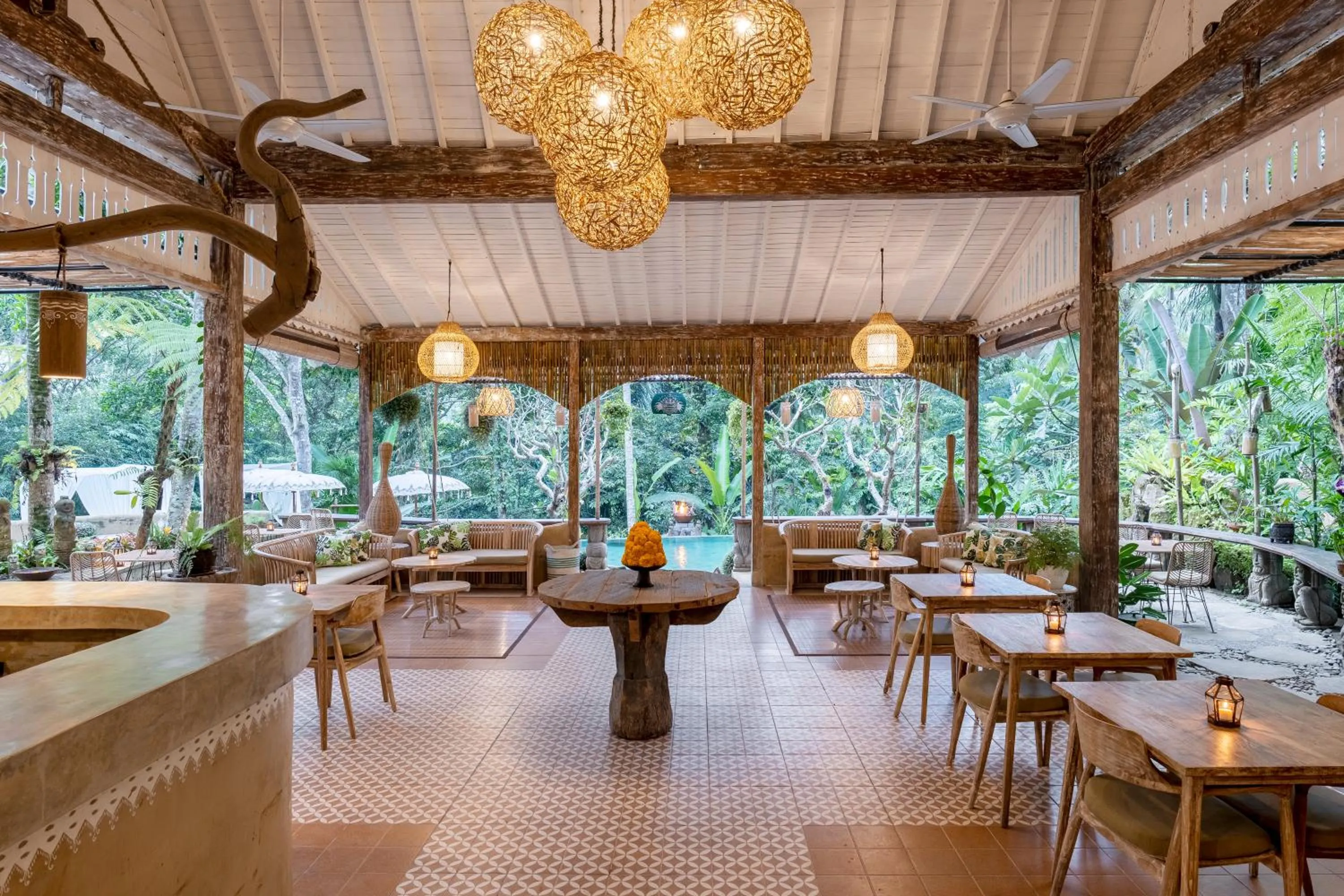 Restaurant/places to eat in Pramana Giri Kusuma
