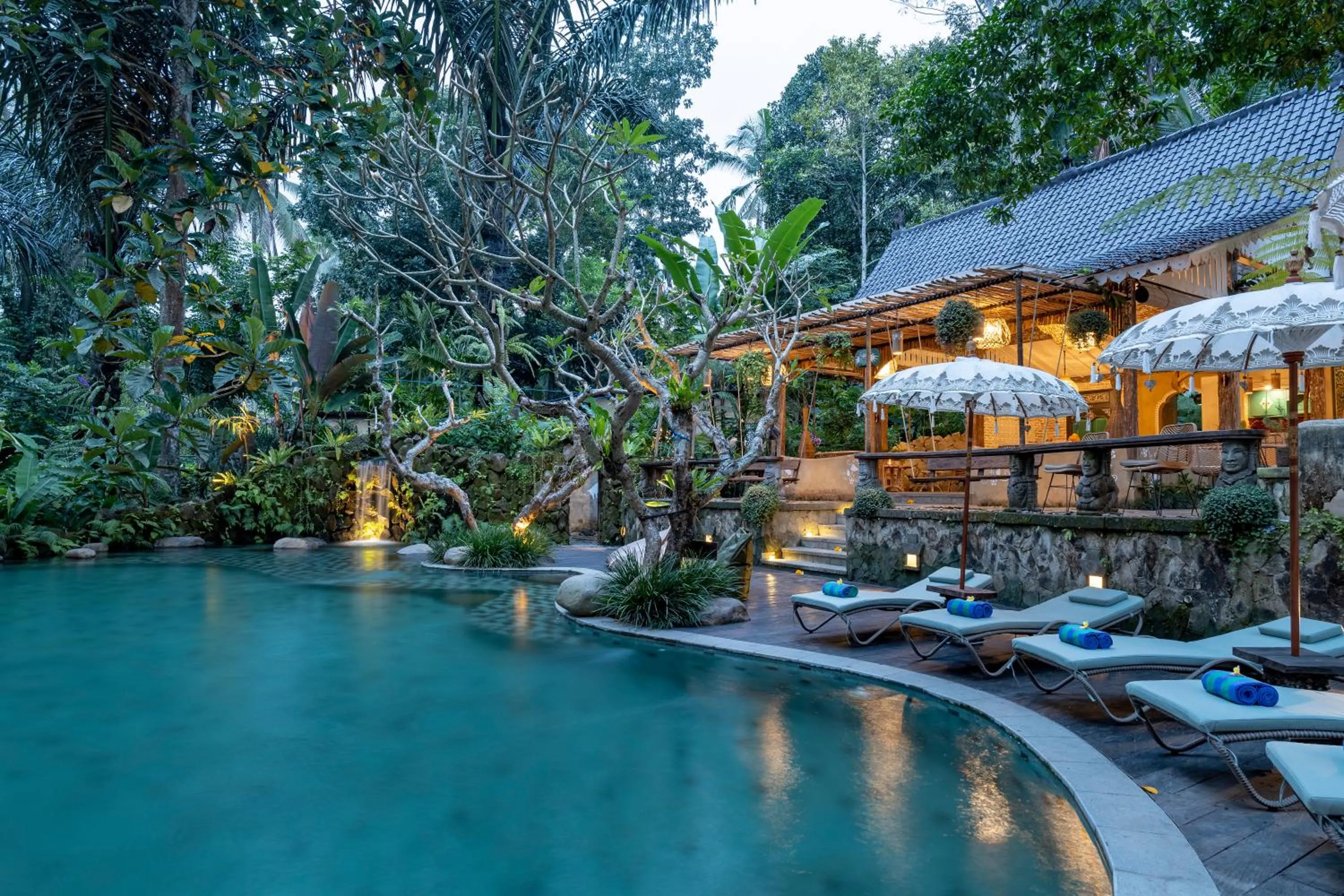 Restaurant/places to eat in Pramana Giri Kusuma