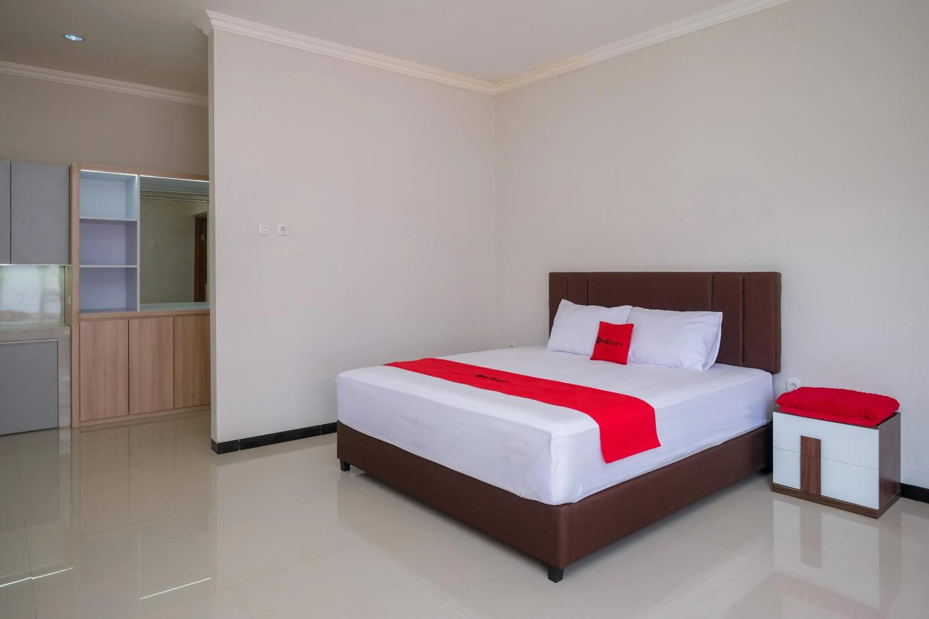 Bedroom in RedDoorz Syariah near Solo Paragon Mall 2