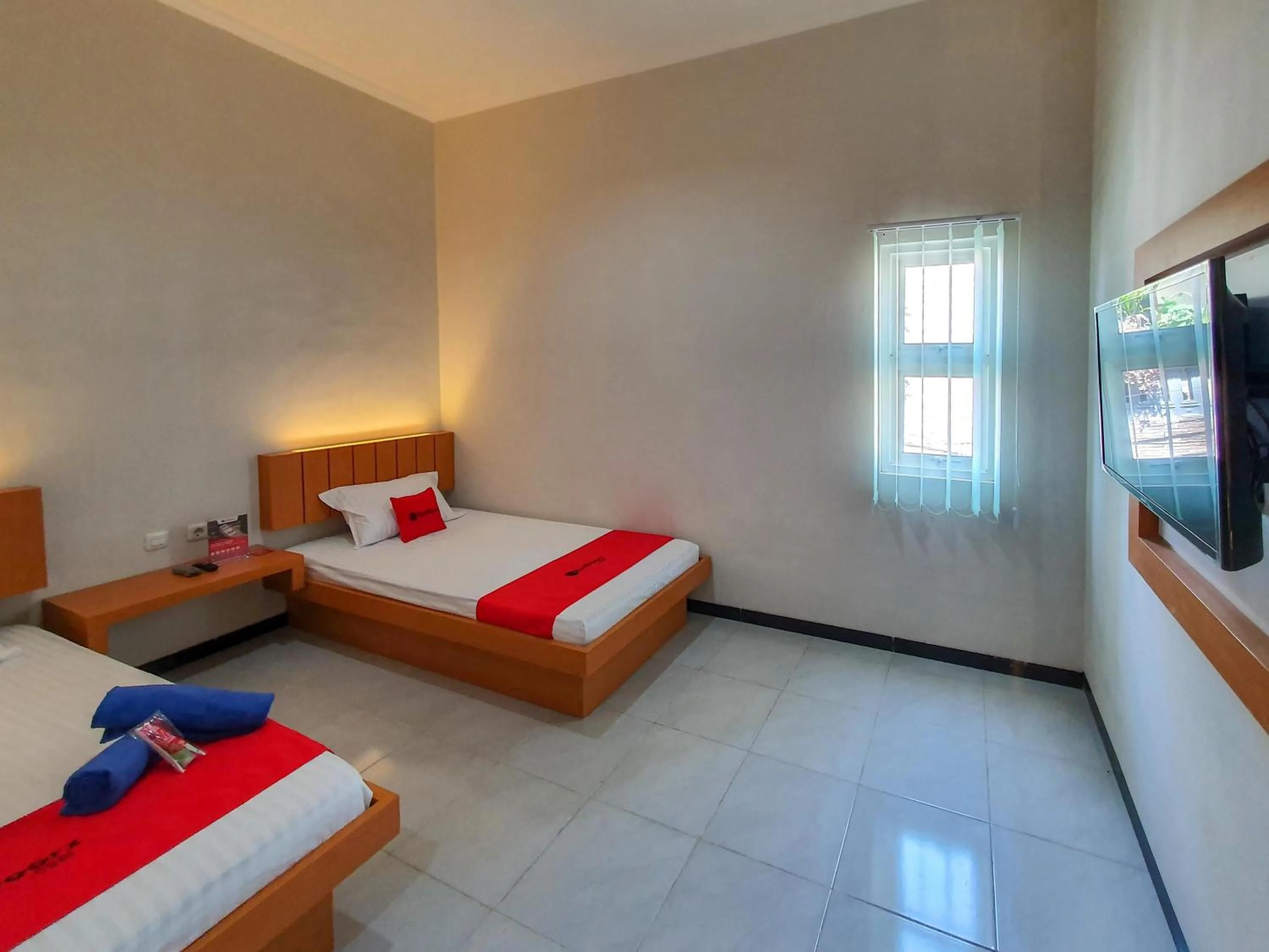 Bedroom in RedDoorz Syariah near Solo Paragon Mall 2