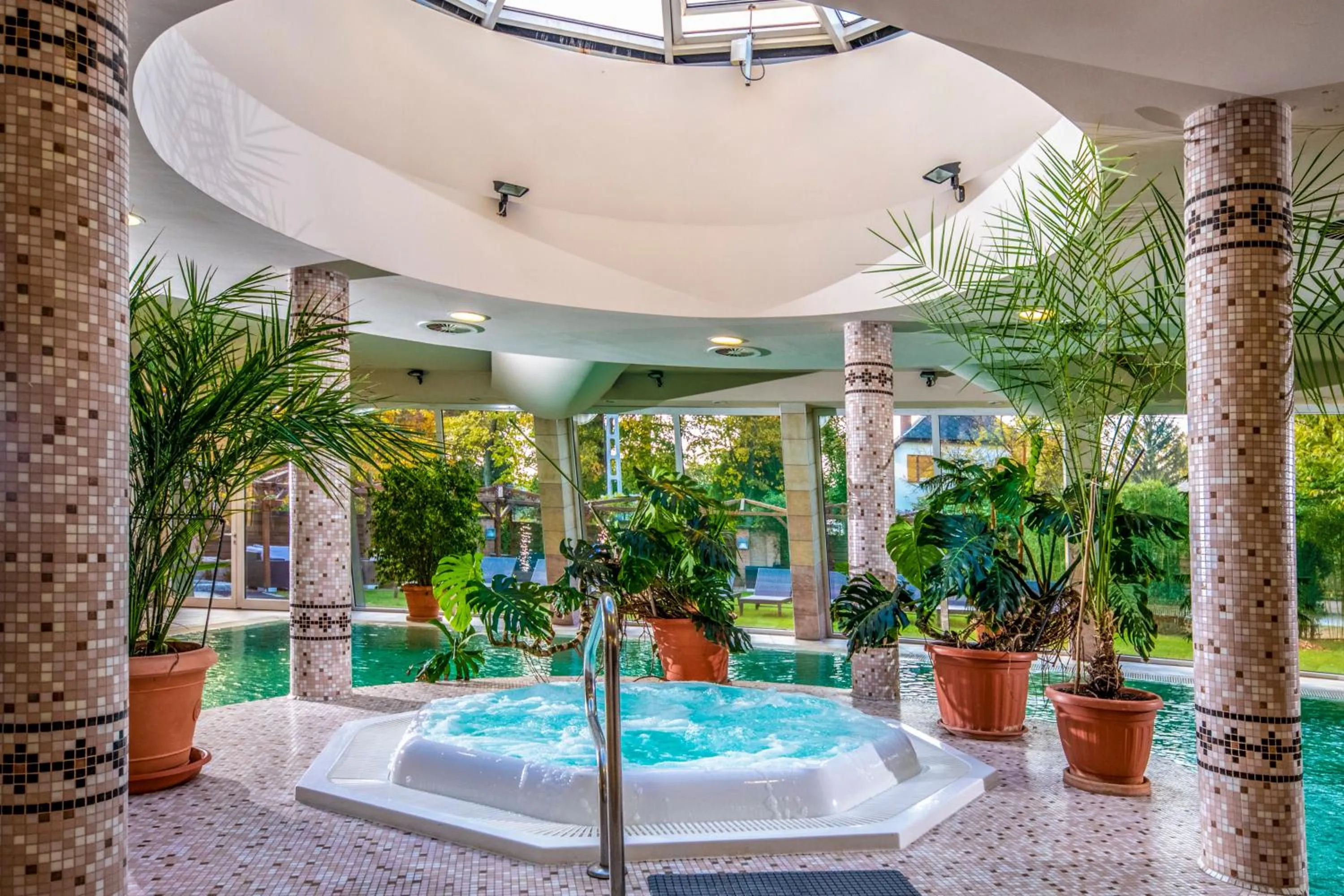 Hot Tub in Residence Hotel Balaton