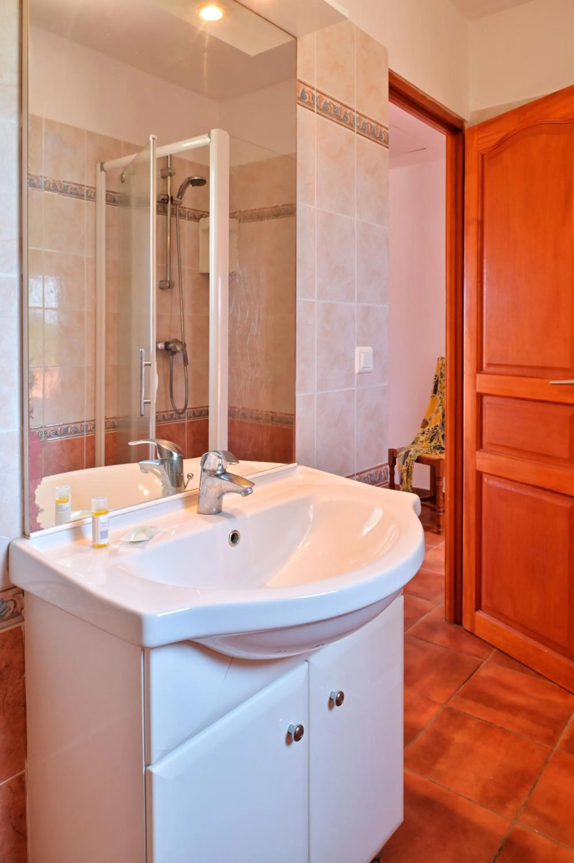 Shower in Pinea Mare