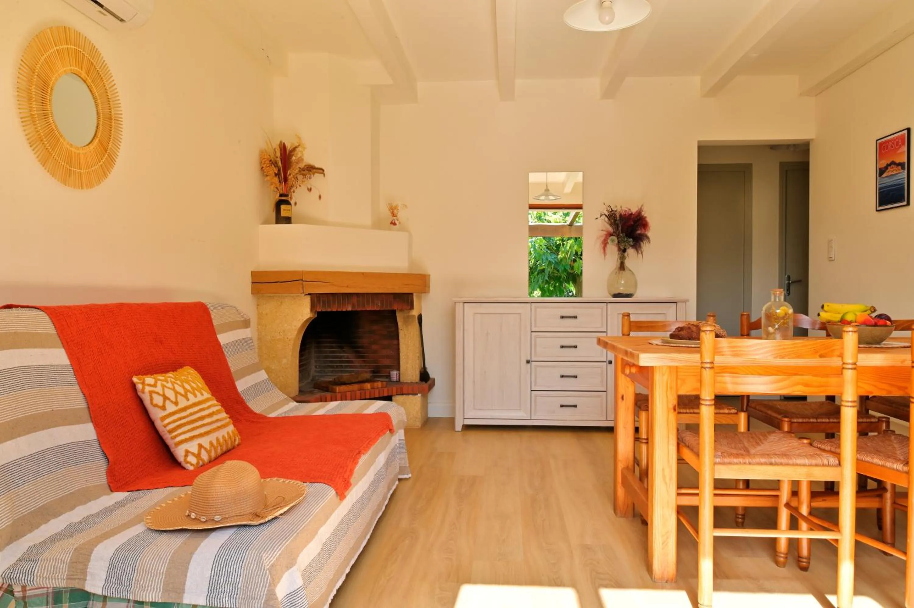 Seating area in Pinea Mare