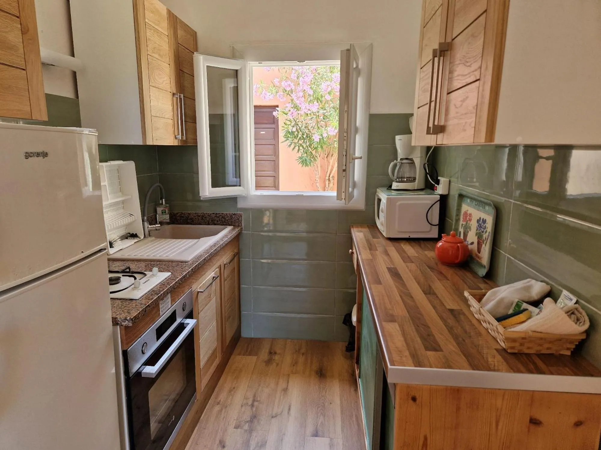 Kitchen or kitchenette in Pinea Mare