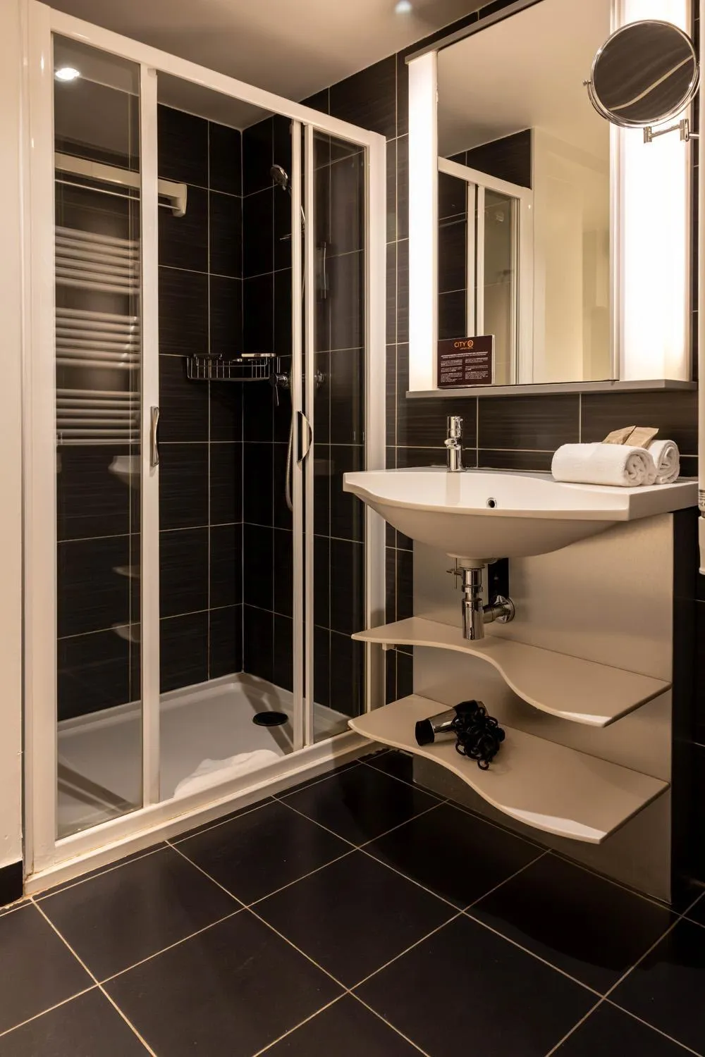 Bathroom in B&B HOME Caen Centre Gare