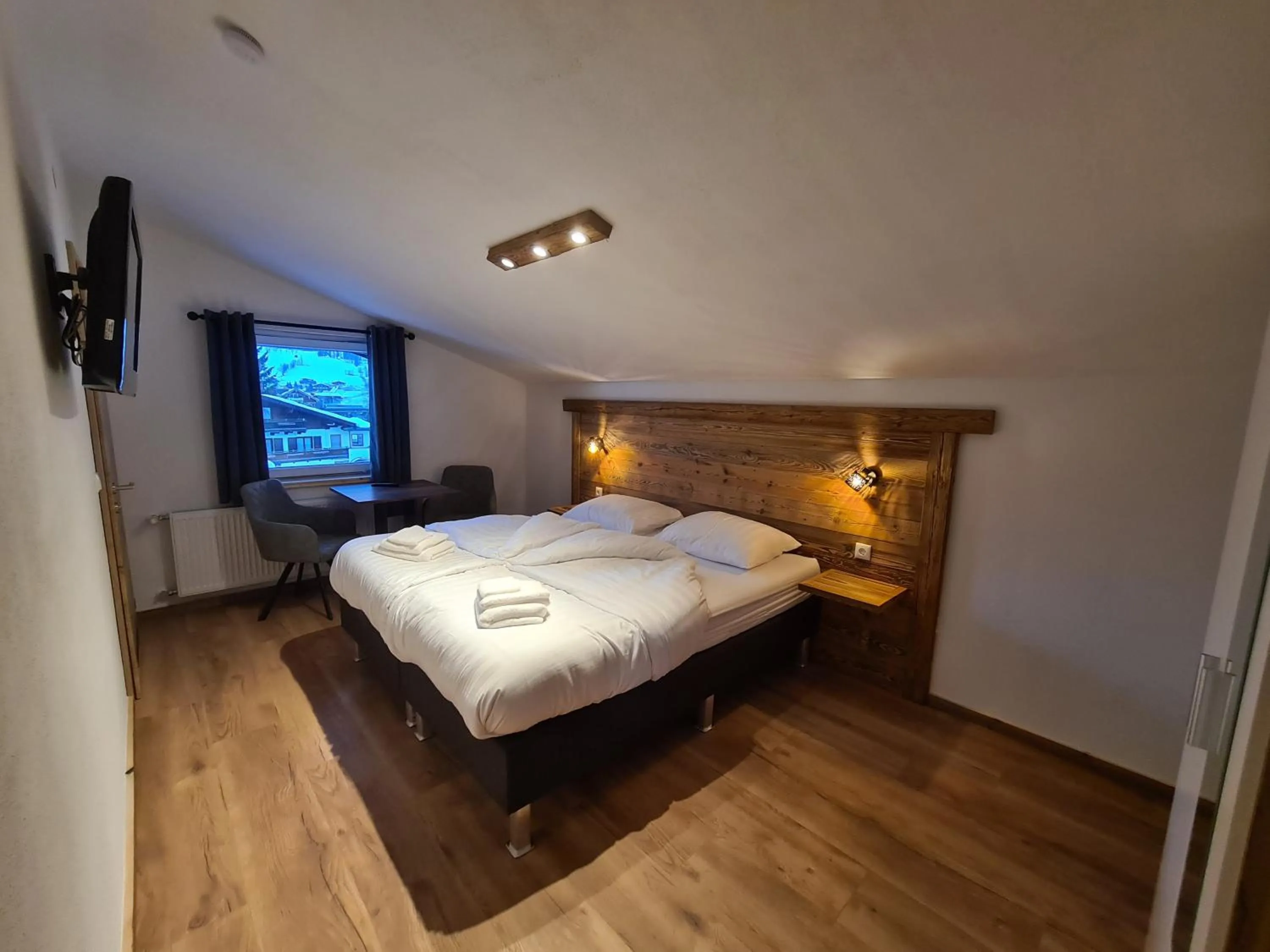 Photo of the whole room, Bed in Hotel Pension Annerlhof