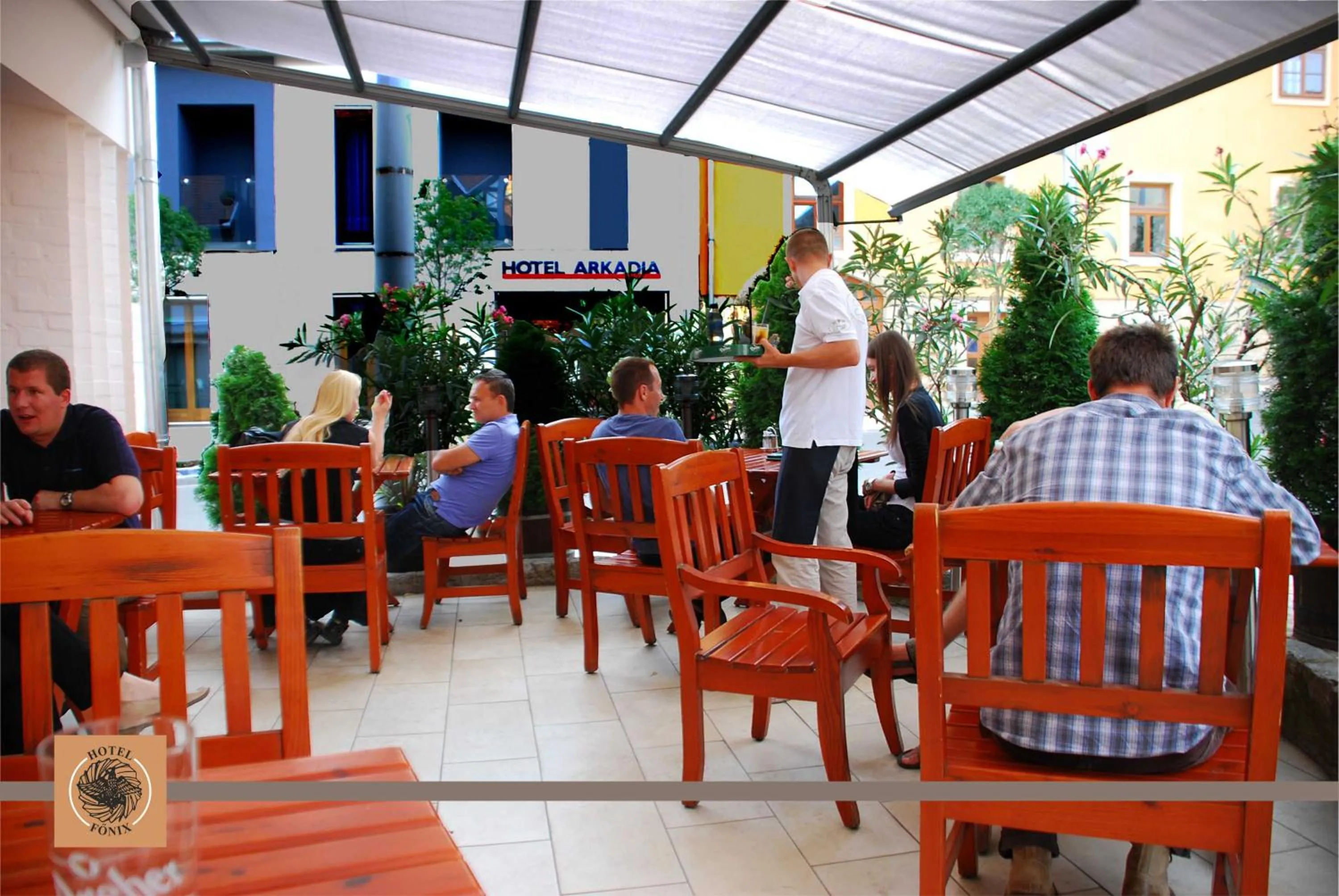 Restaurant/places to eat in Hotel Főnix