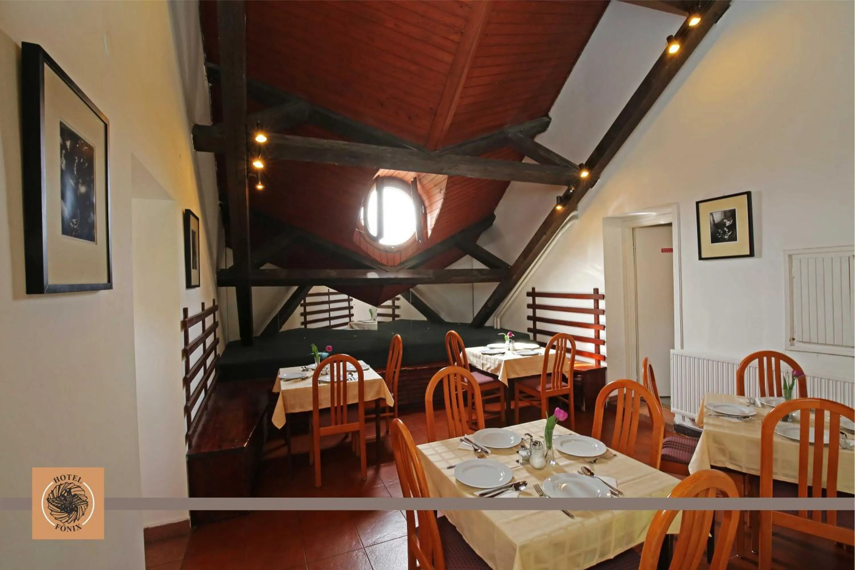 Dining area in Hotel Főnix