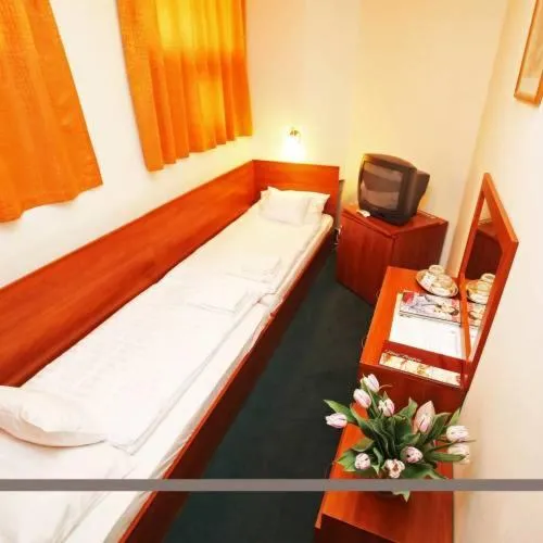 Bed in Hotel Főnix
