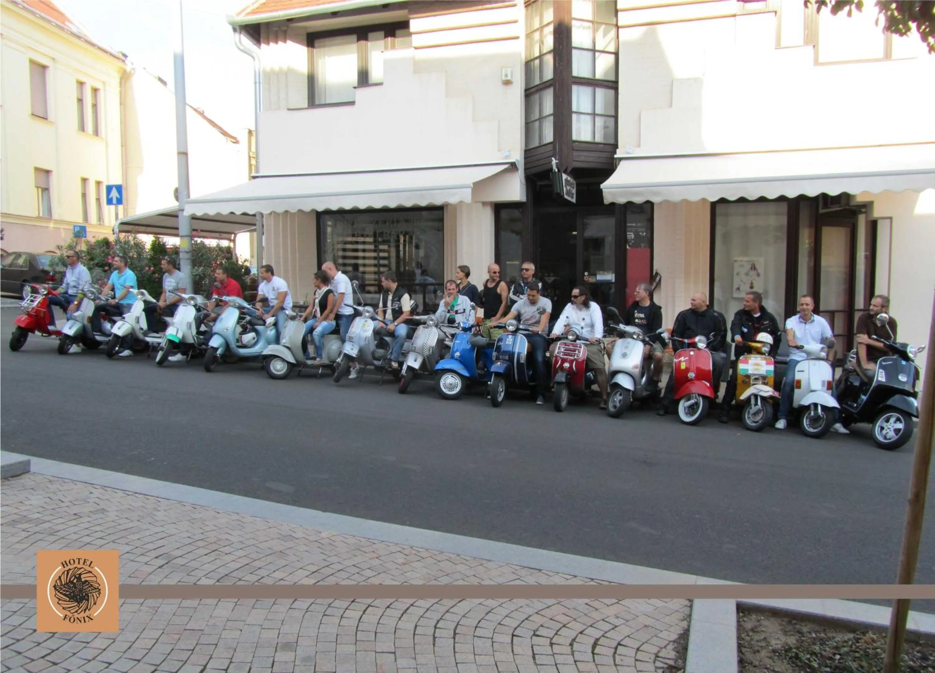 Restaurant/places to eat in Hotel Főnix