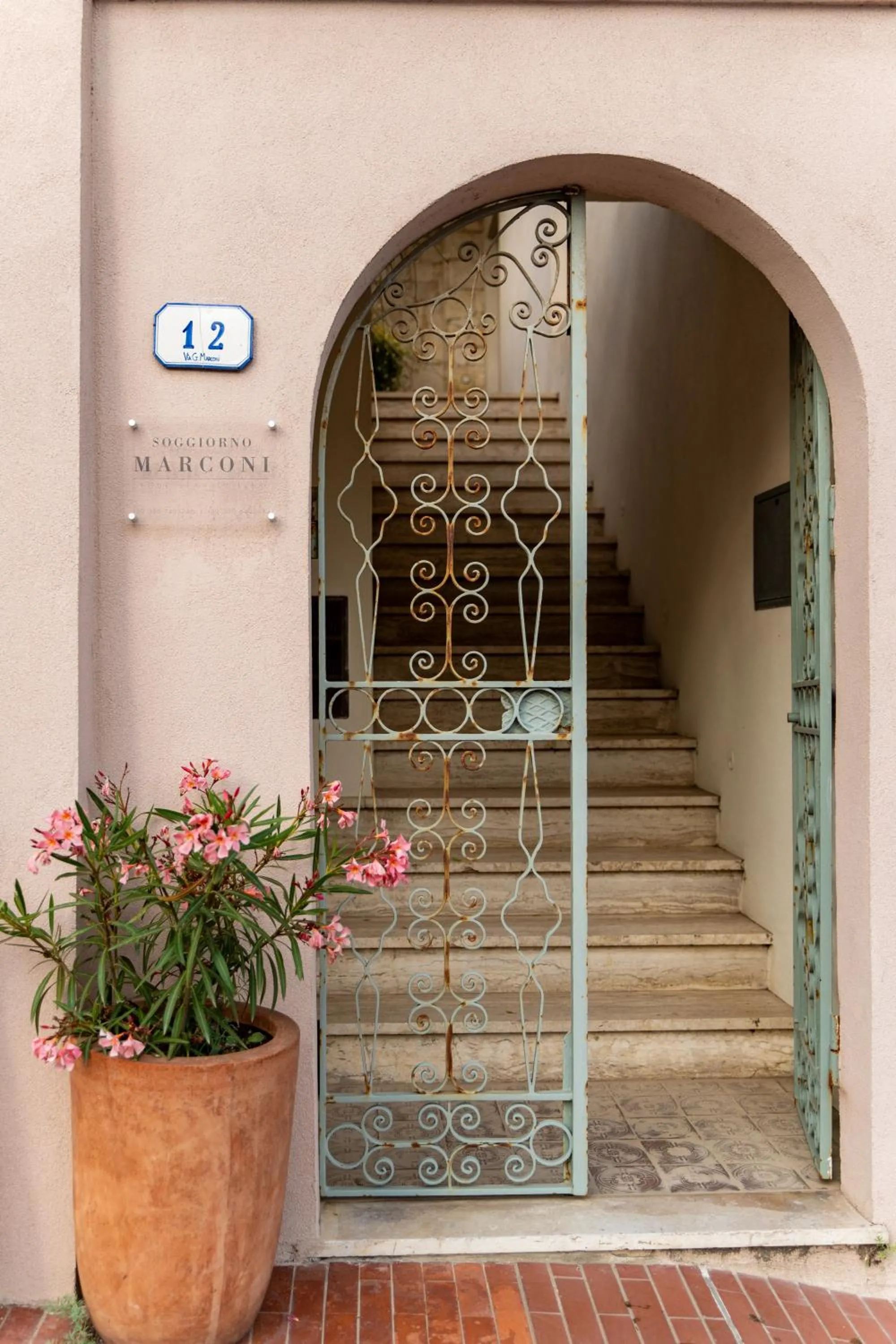 Facade/entrance in Soggiorno Marconi