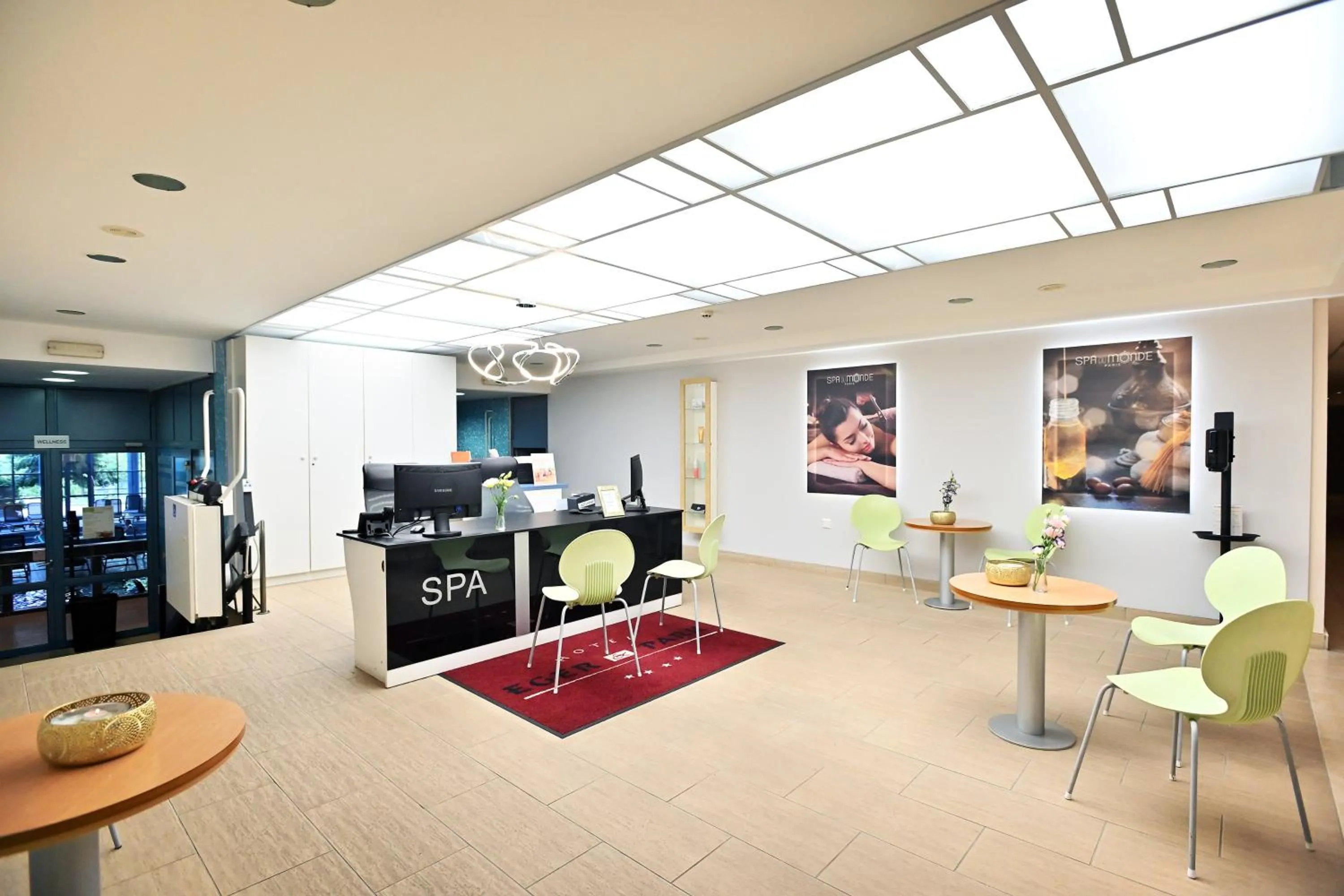 Property building in Hotel Eger & Park