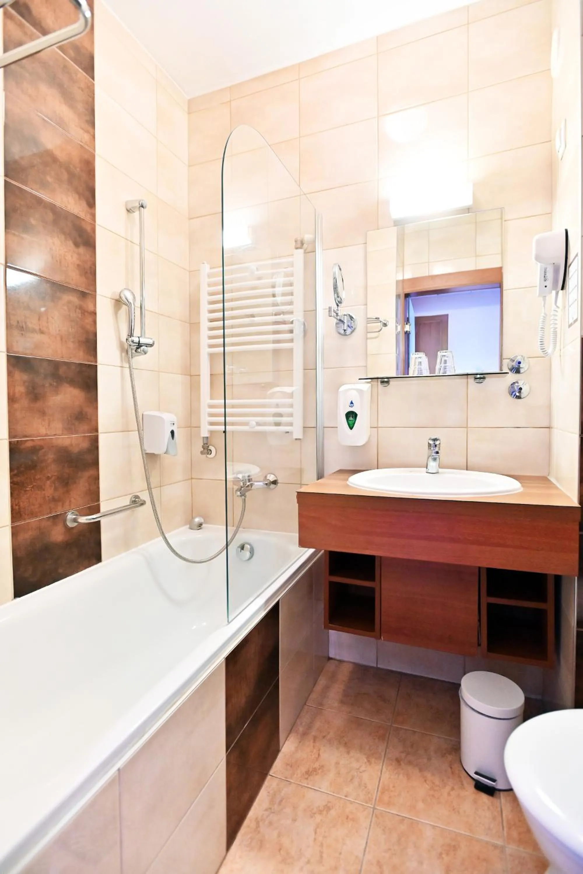 Toilet in Hotel Eger & Park