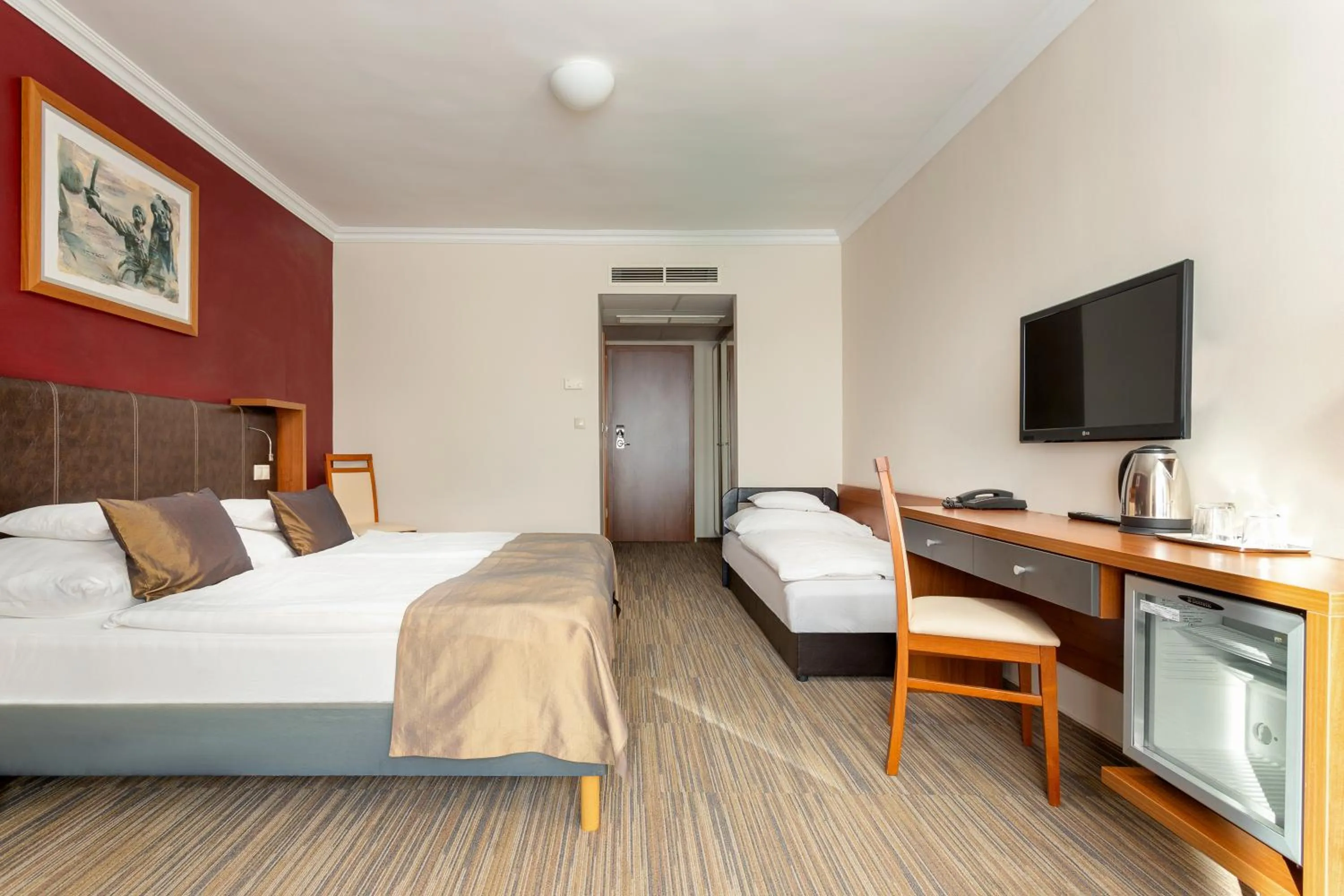 Bed in Hotel Eger & Park