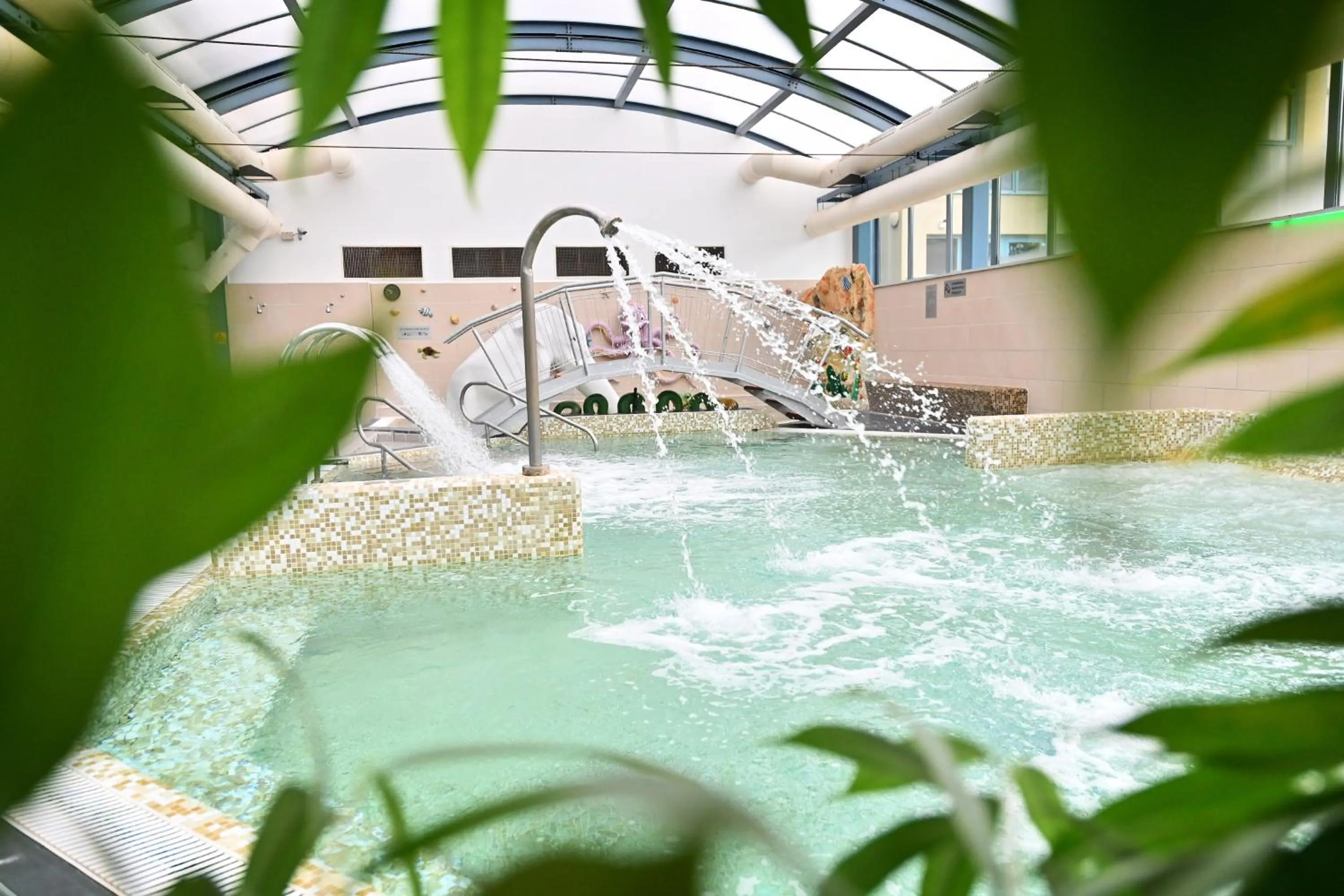 Swimming pool in Hotel Eger & Park