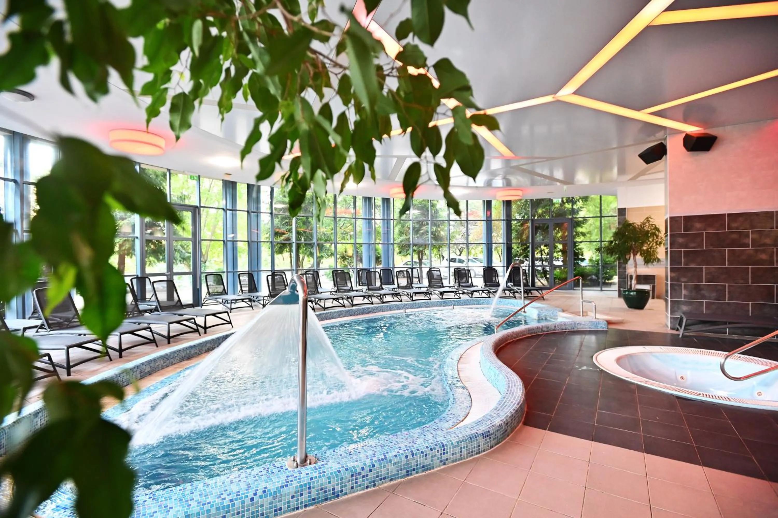 Hot Tub in Hotel Eger & Park