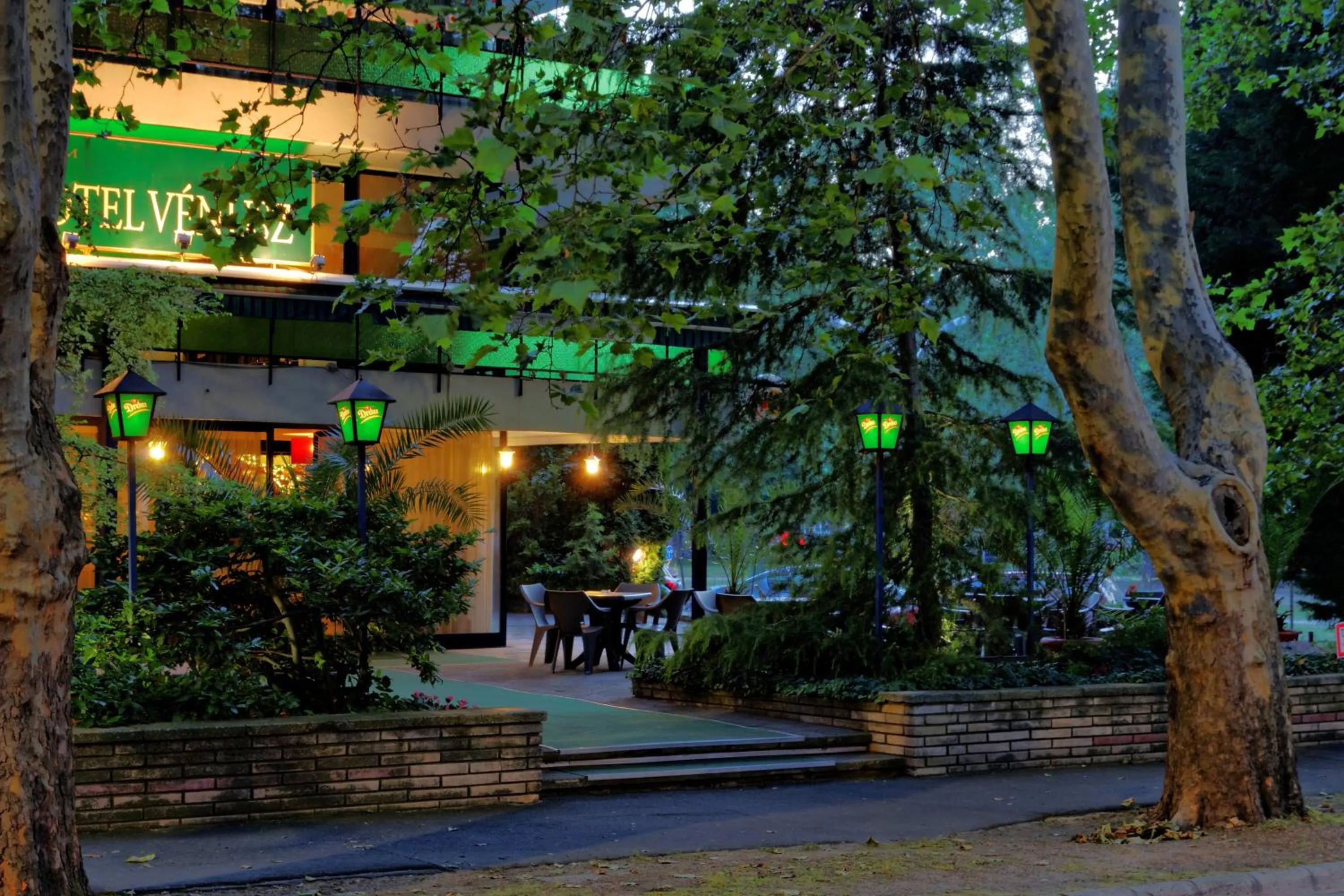 Facade/entrance in Vénusz Hotel