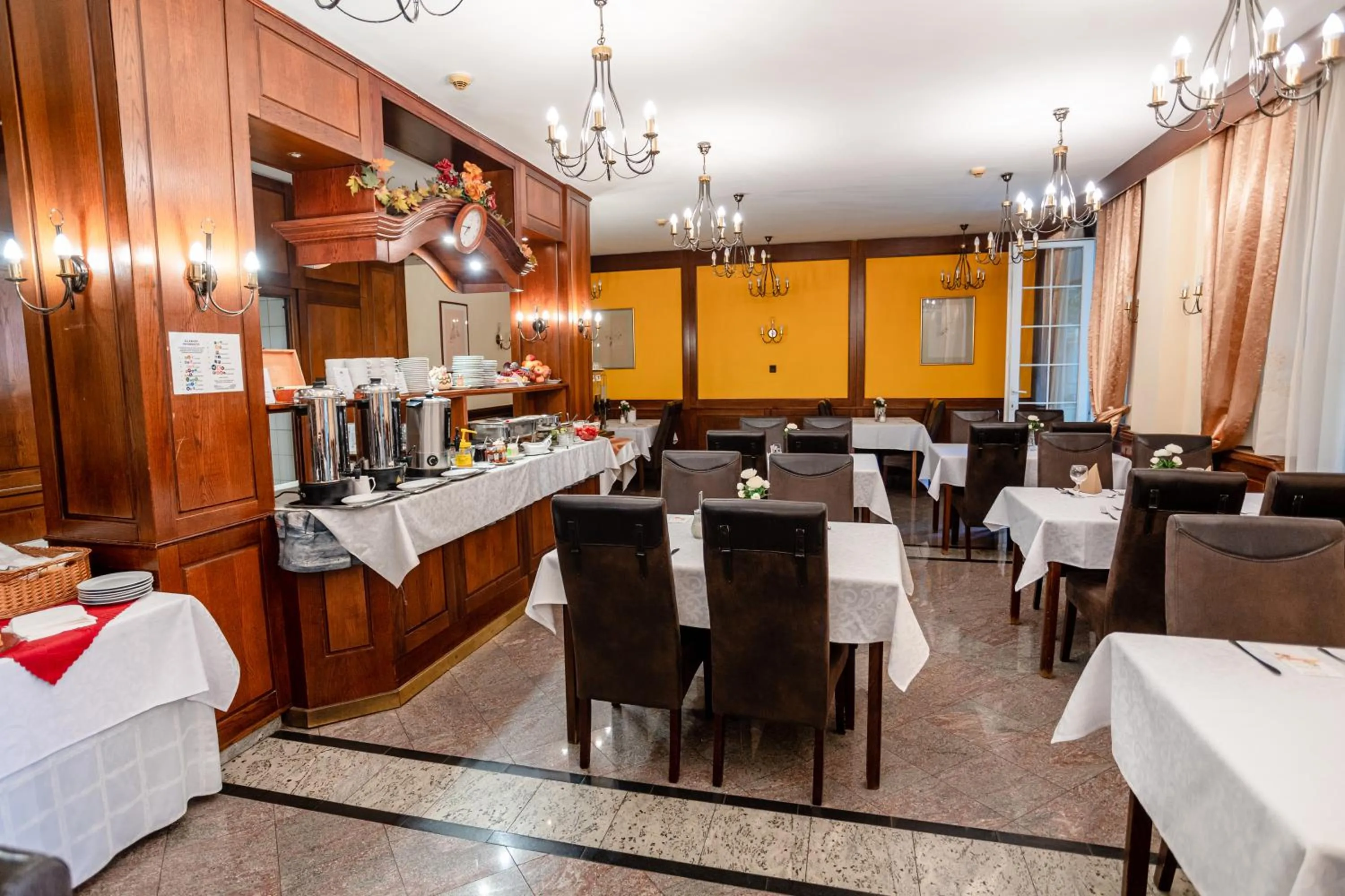 Restaurant/places to eat in Hotel Erzsébet