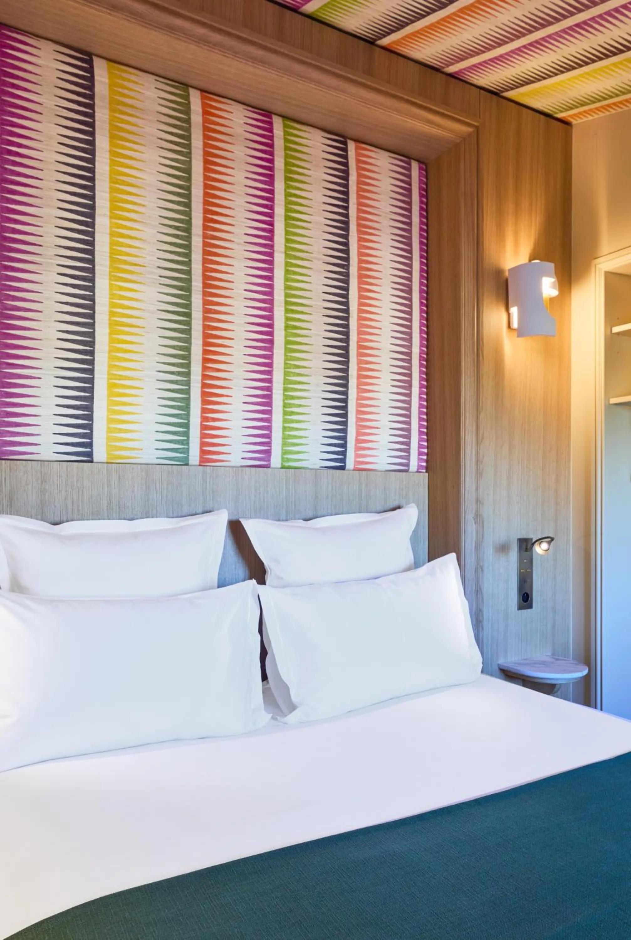 Bed in Hôtel Prince de Conti - Hôtel Rénové