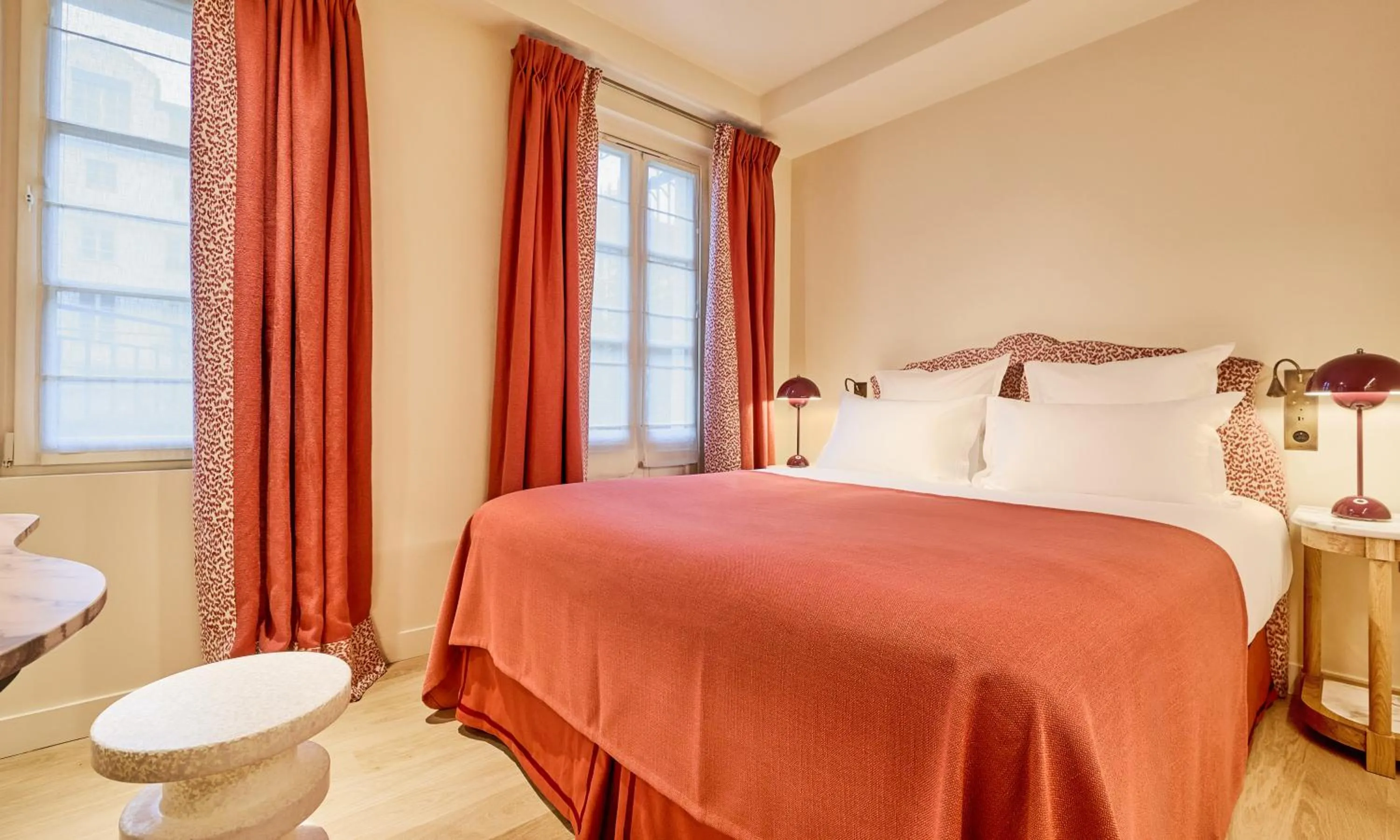 Bed in Hôtel Prince de Conti - Hôtel Rénové