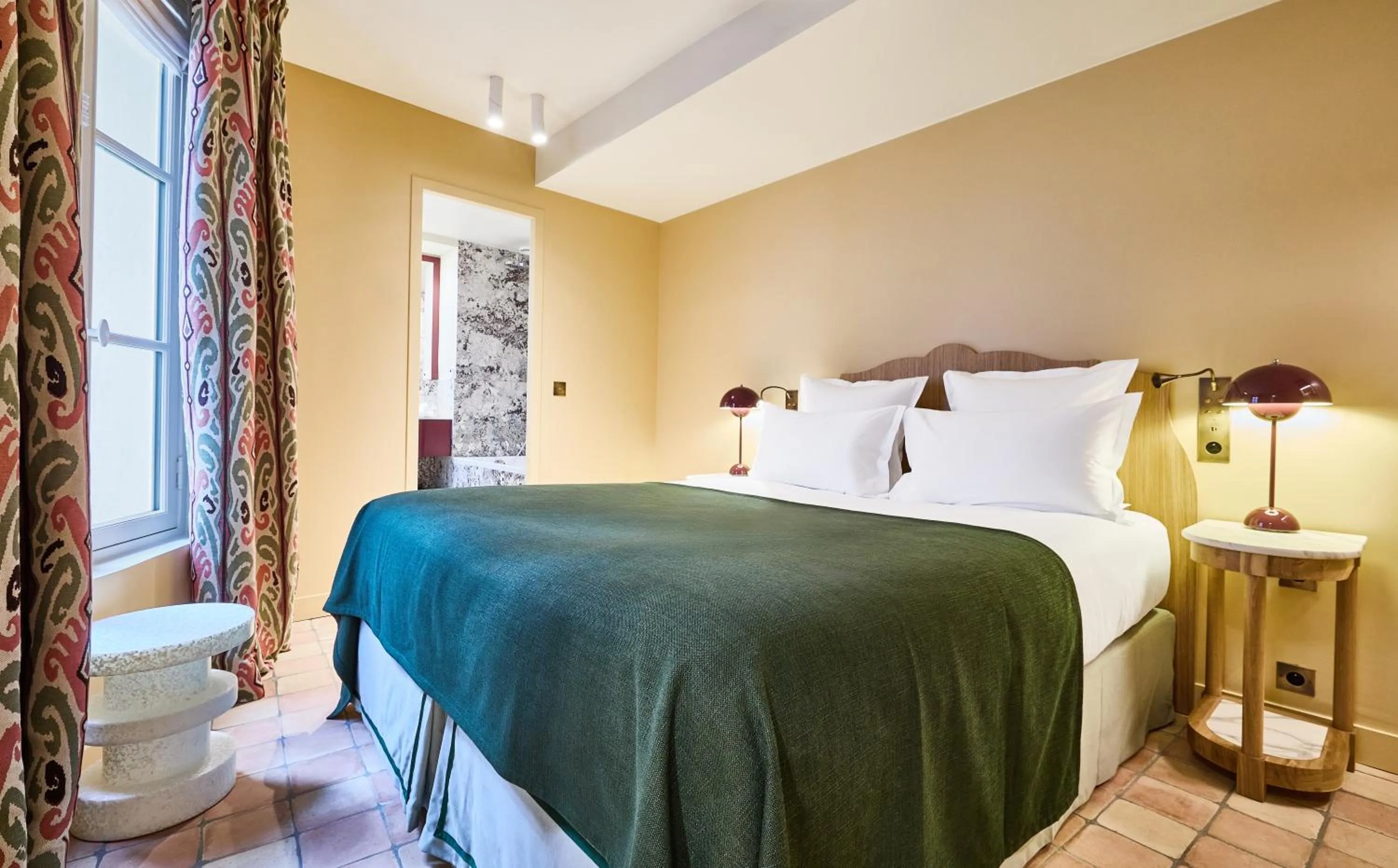 Bed in Hôtel Prince de Conti - Hôtel Rénové