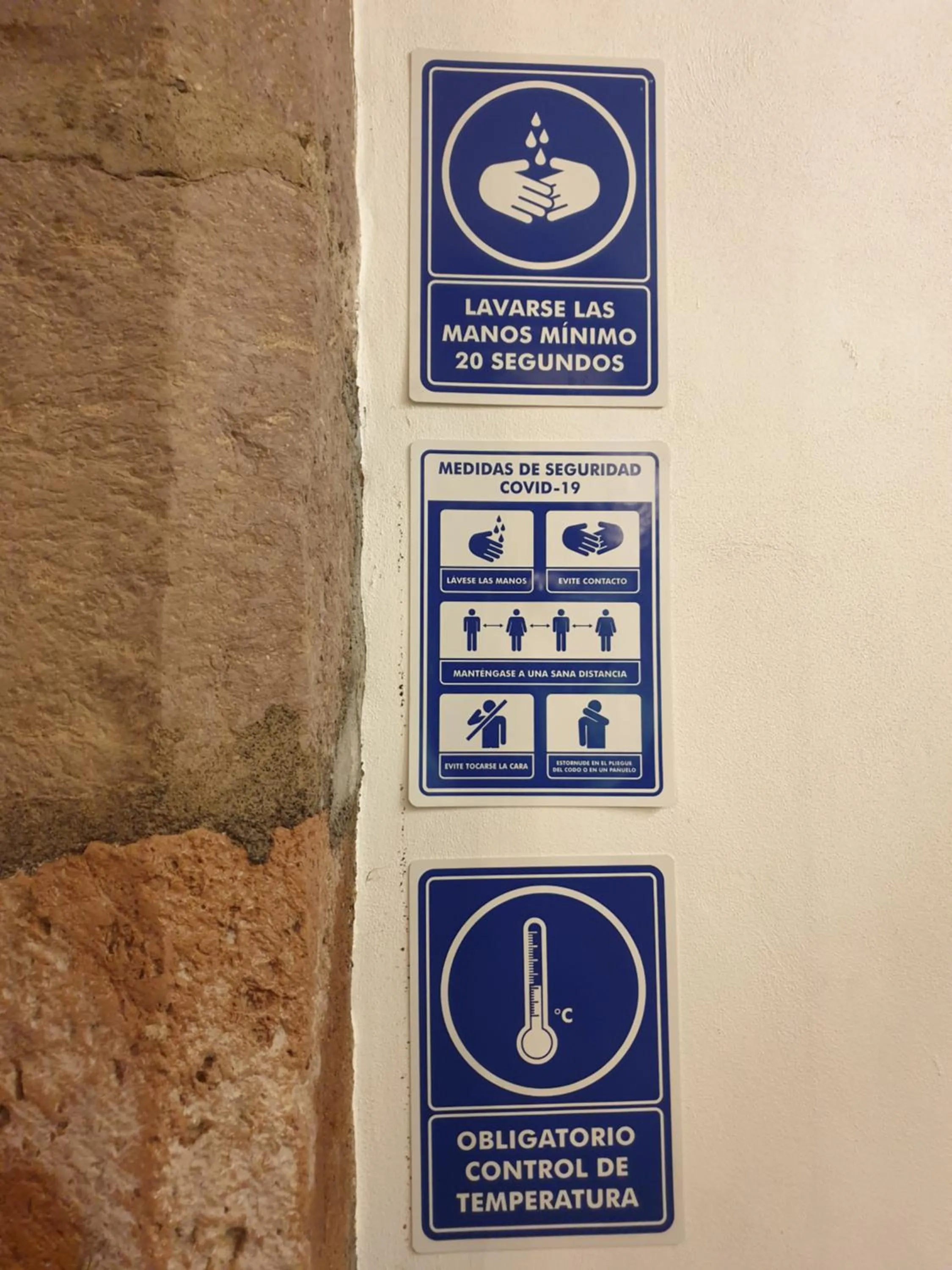 Logo/Certificate/Sign in Hotel Don Carlos