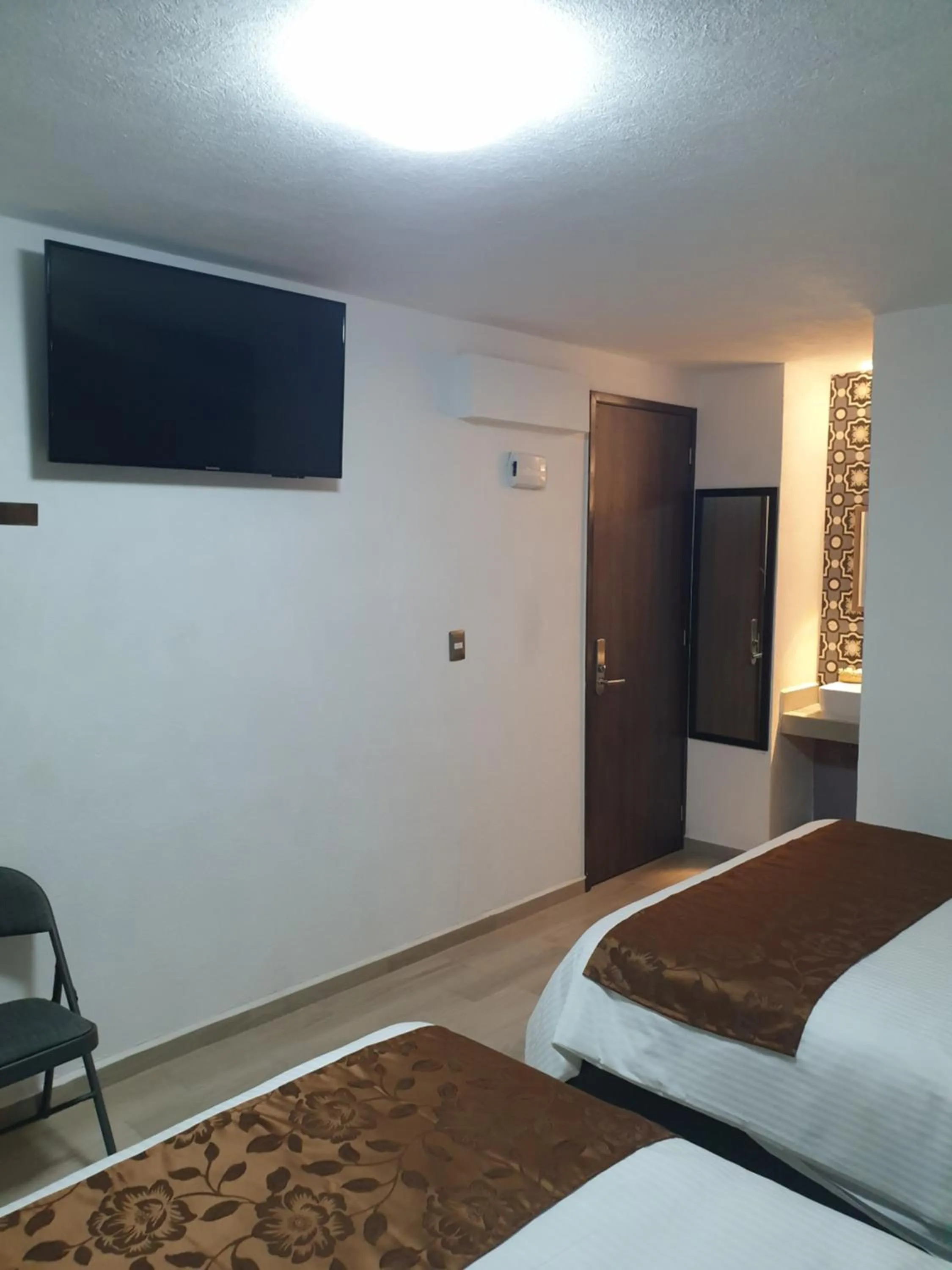 Photo of the whole room, Bed in Hotel Don Carlos