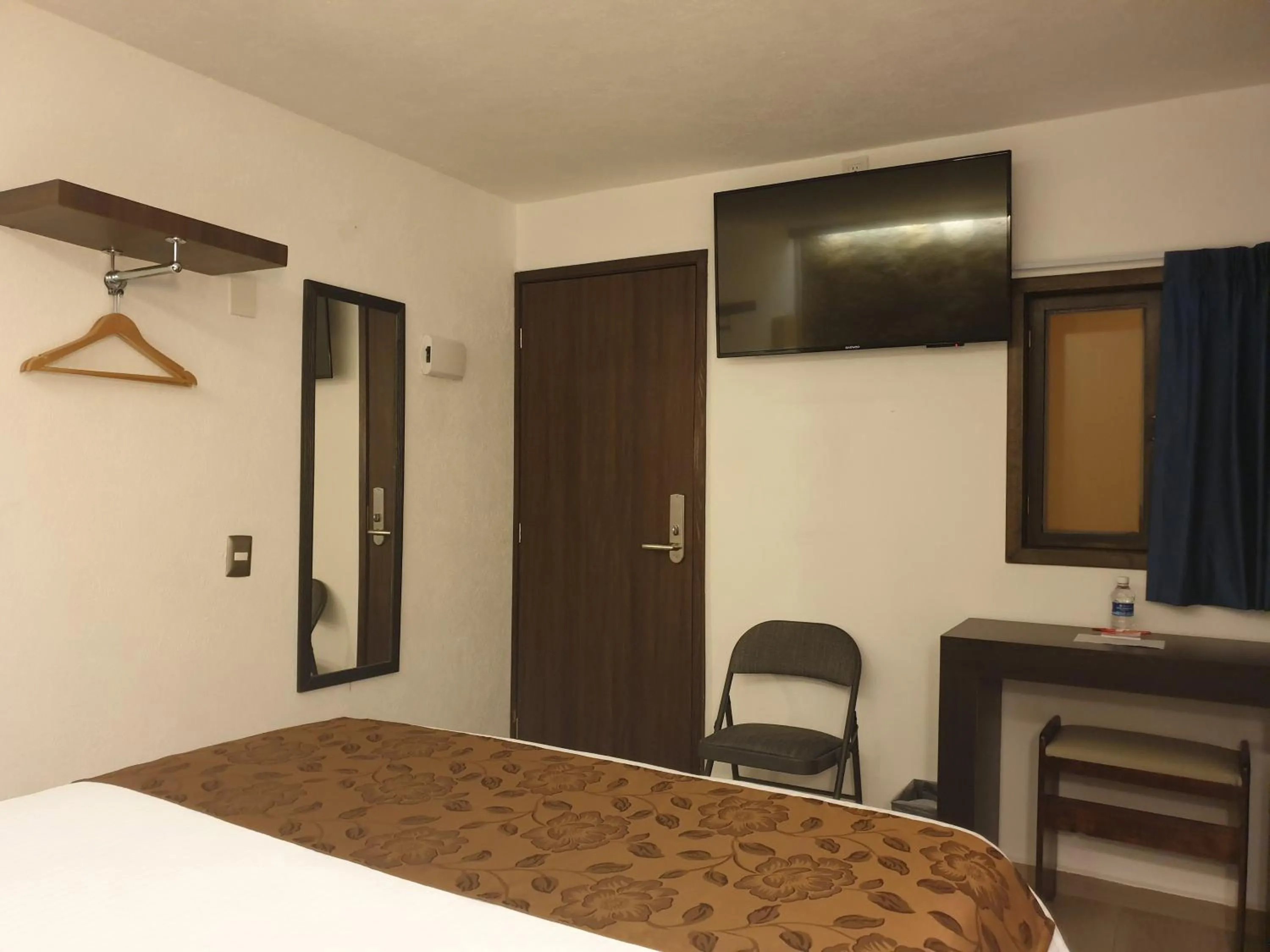 Photo of the whole room, Bed in Hotel Don Carlos