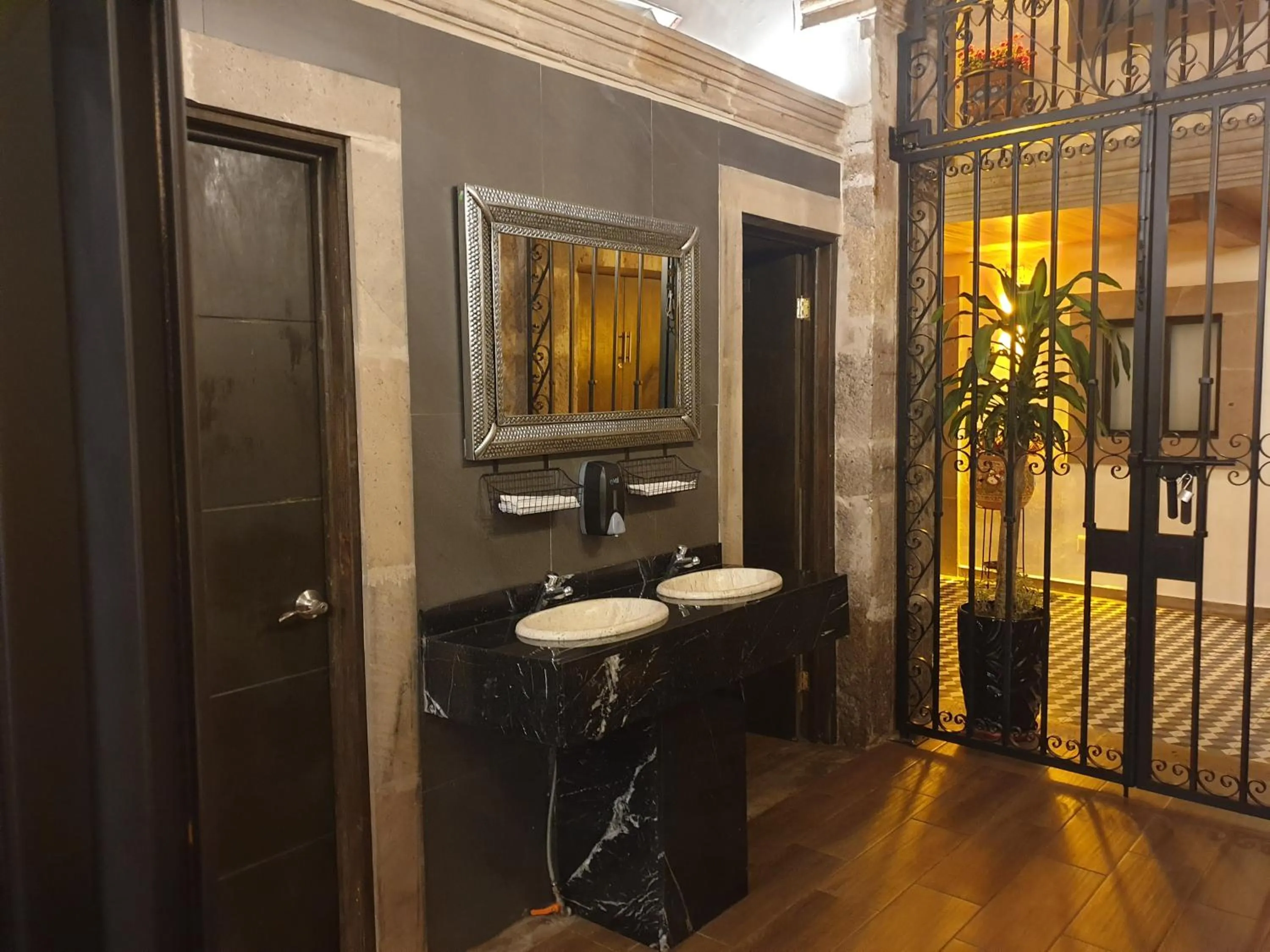 Bathroom in Hotel Don Carlos